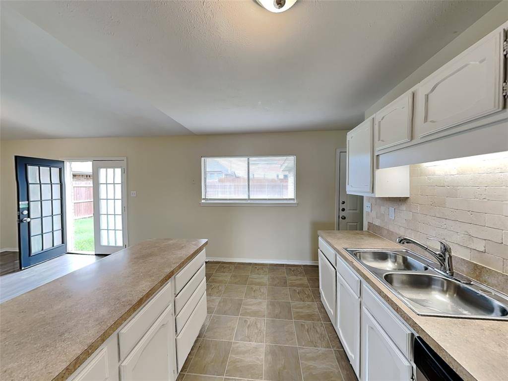 Grand Prairie, TX 75052,5026 Red River Trail