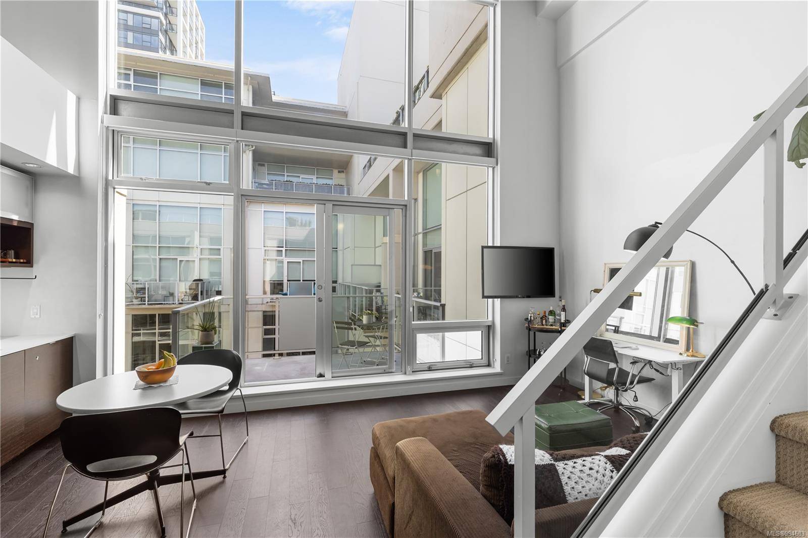Victoria, BC V8W 0B8,770 Fisgard St #413