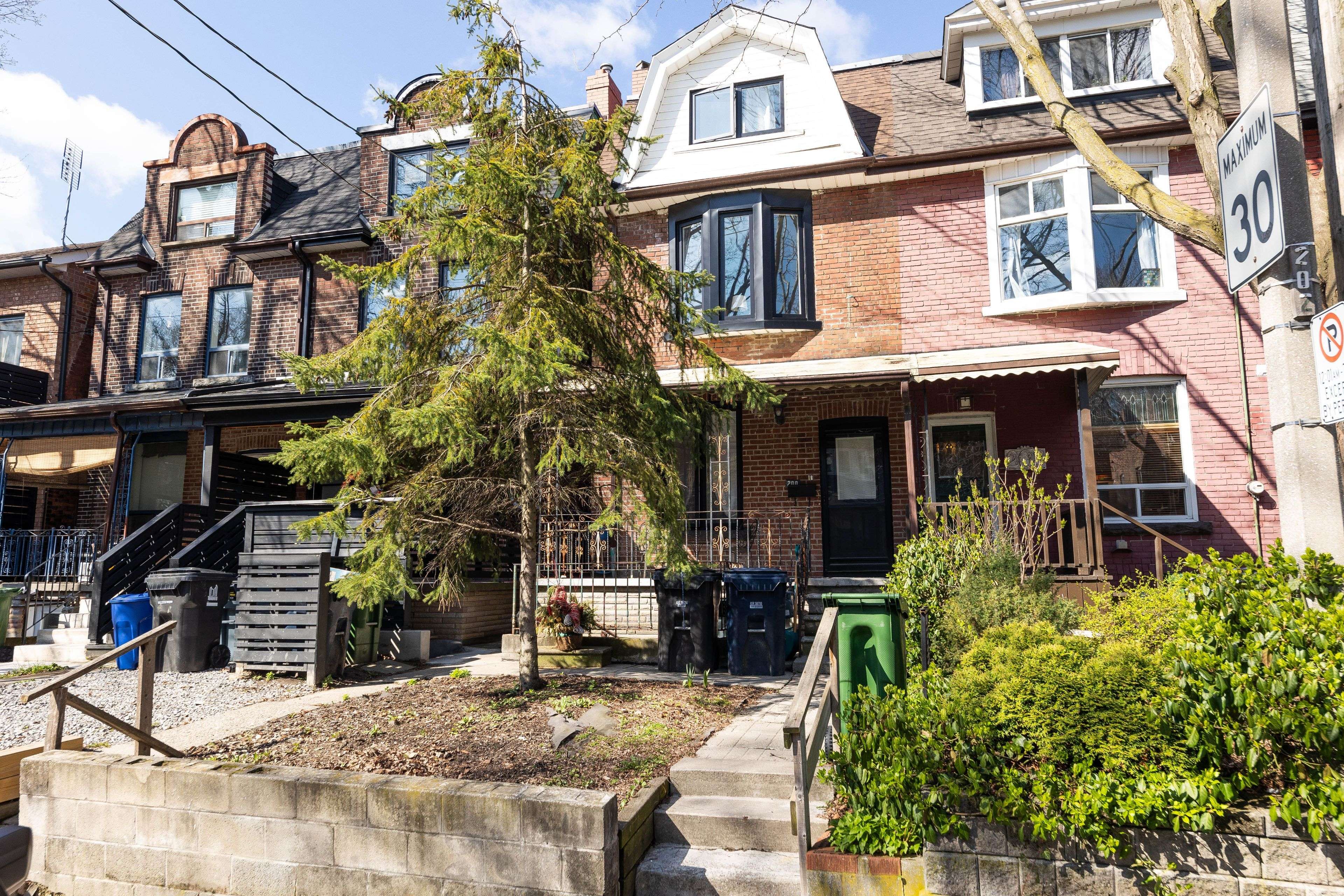 Toronto C01, ON M6J 2Y5,200 Roxton RD #Main