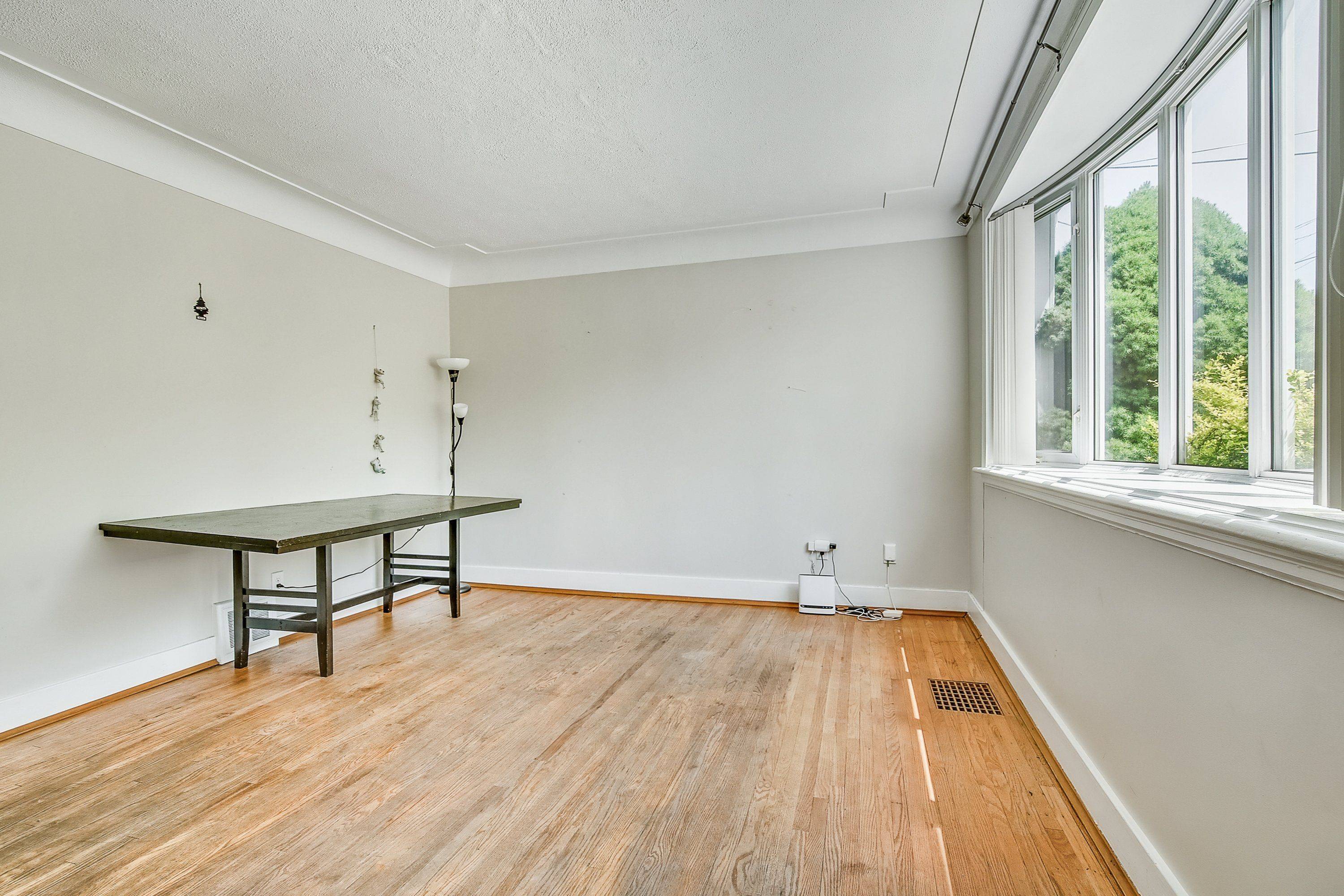 Hamilton, ON L8K 3L8,248 Glenholme AVE