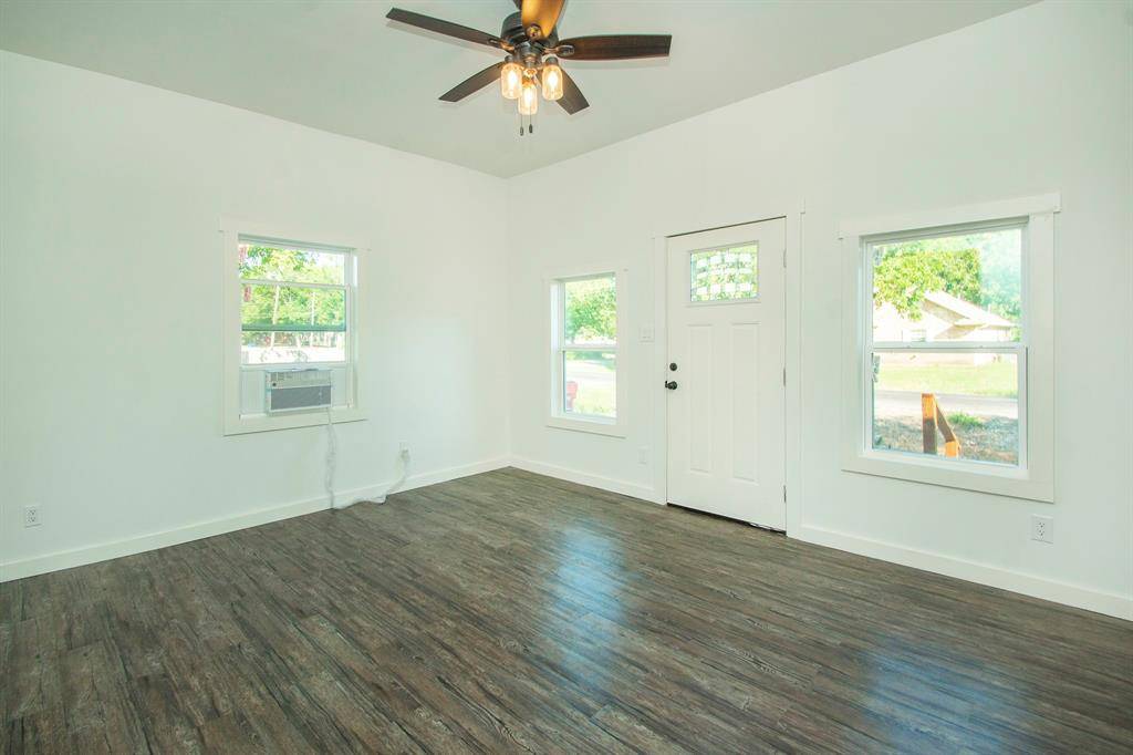 Van Alstyne, TX 75495,246 W Marshall Street