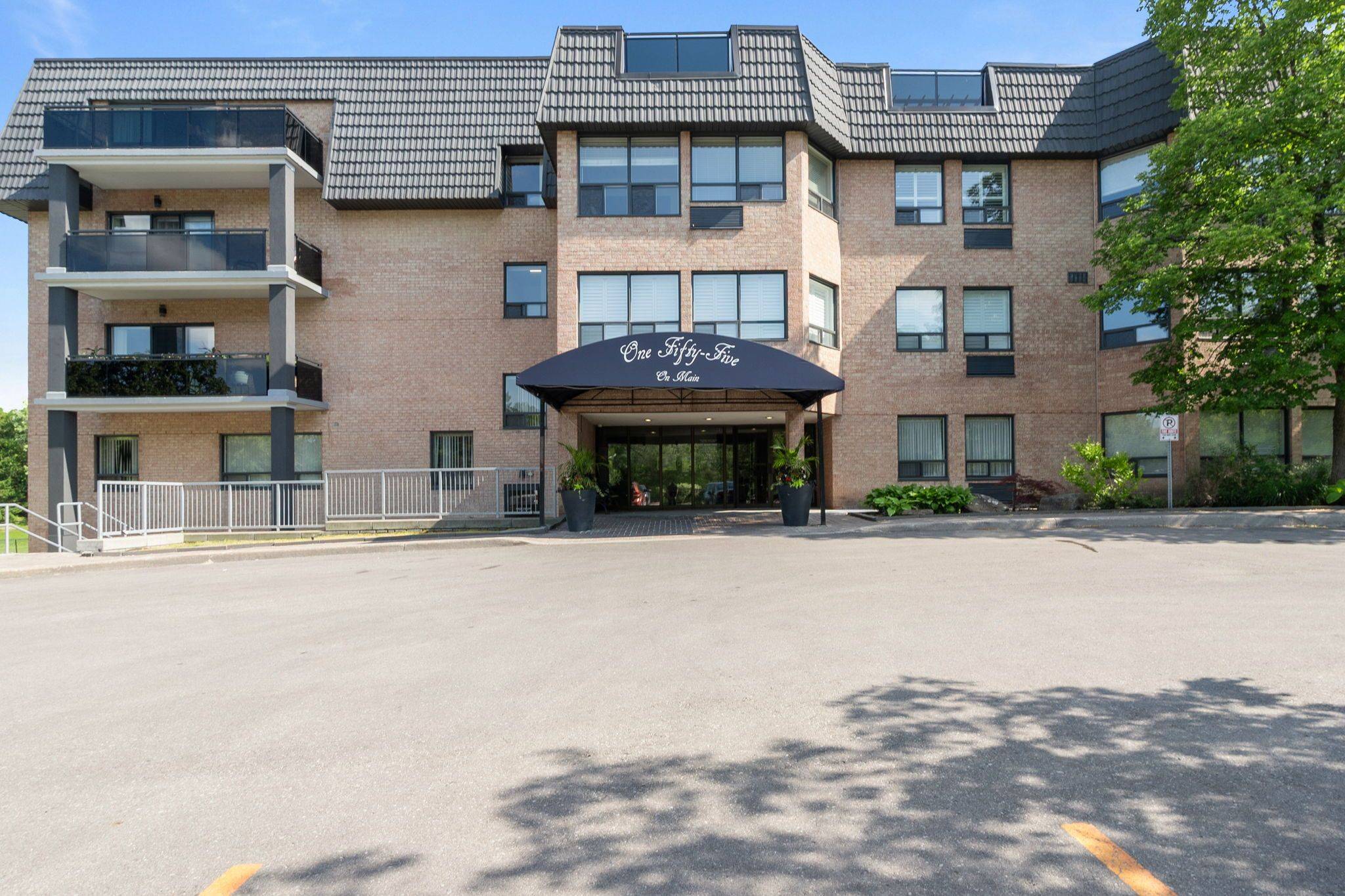 Newmarket, ON L3Y 8C2,155 Main ST N #306