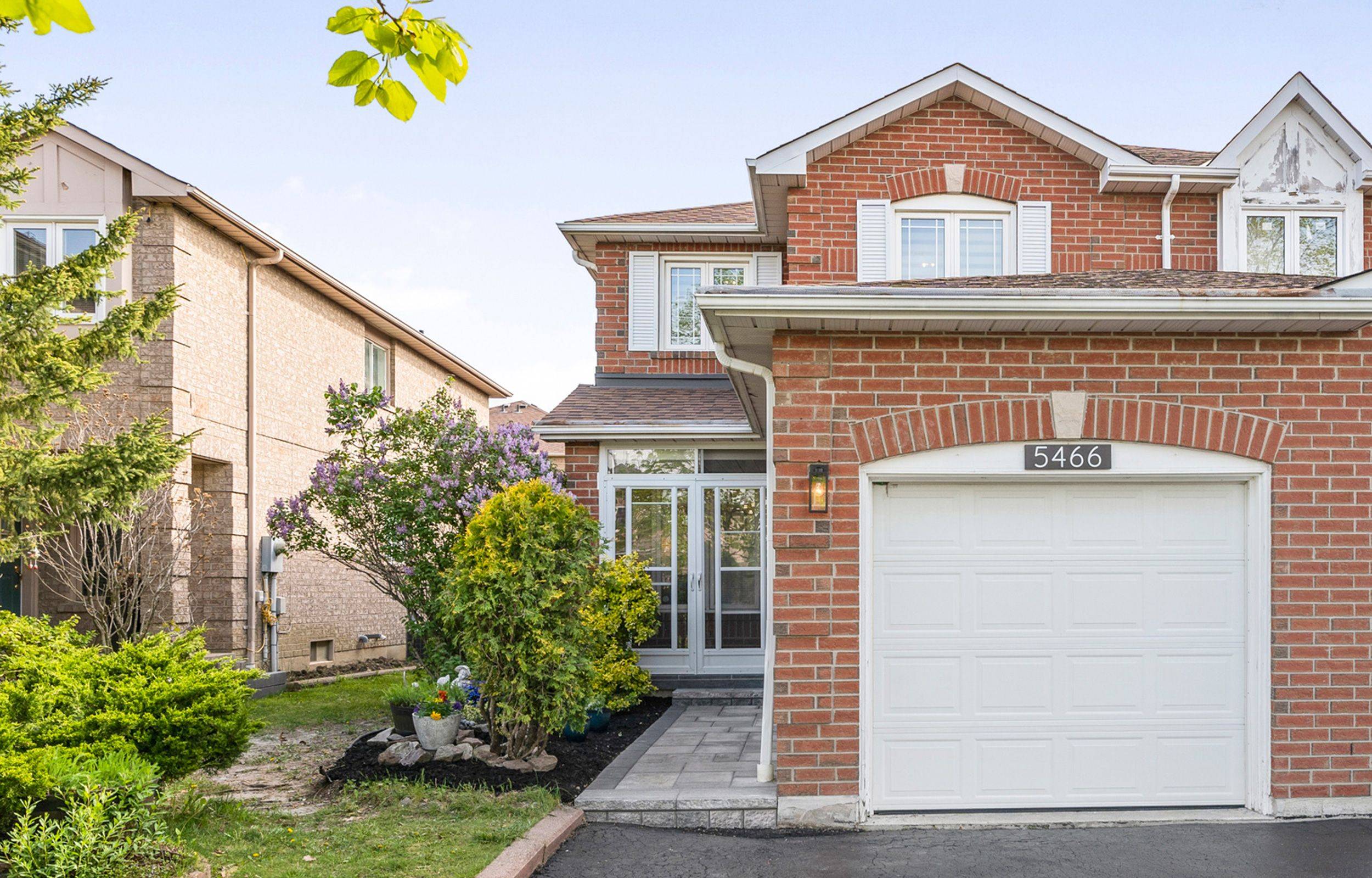 Mississauga, ON L5V 1Z1,5466 Bullrush DR