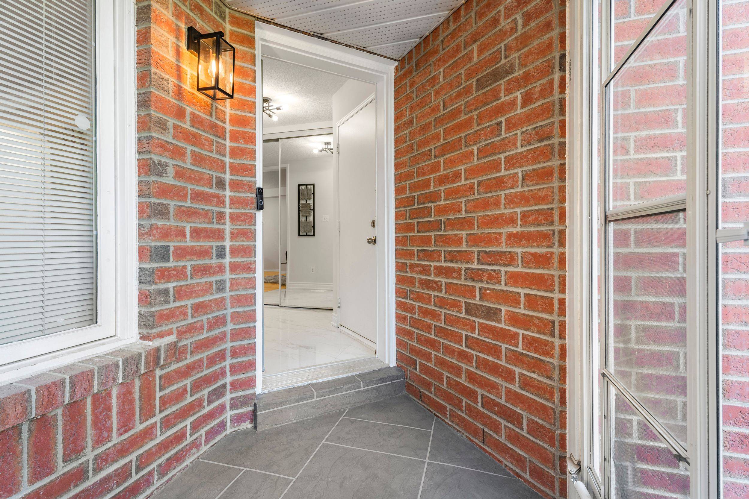Mississauga, ON L5V 1Z1,5466 Bullrush DR