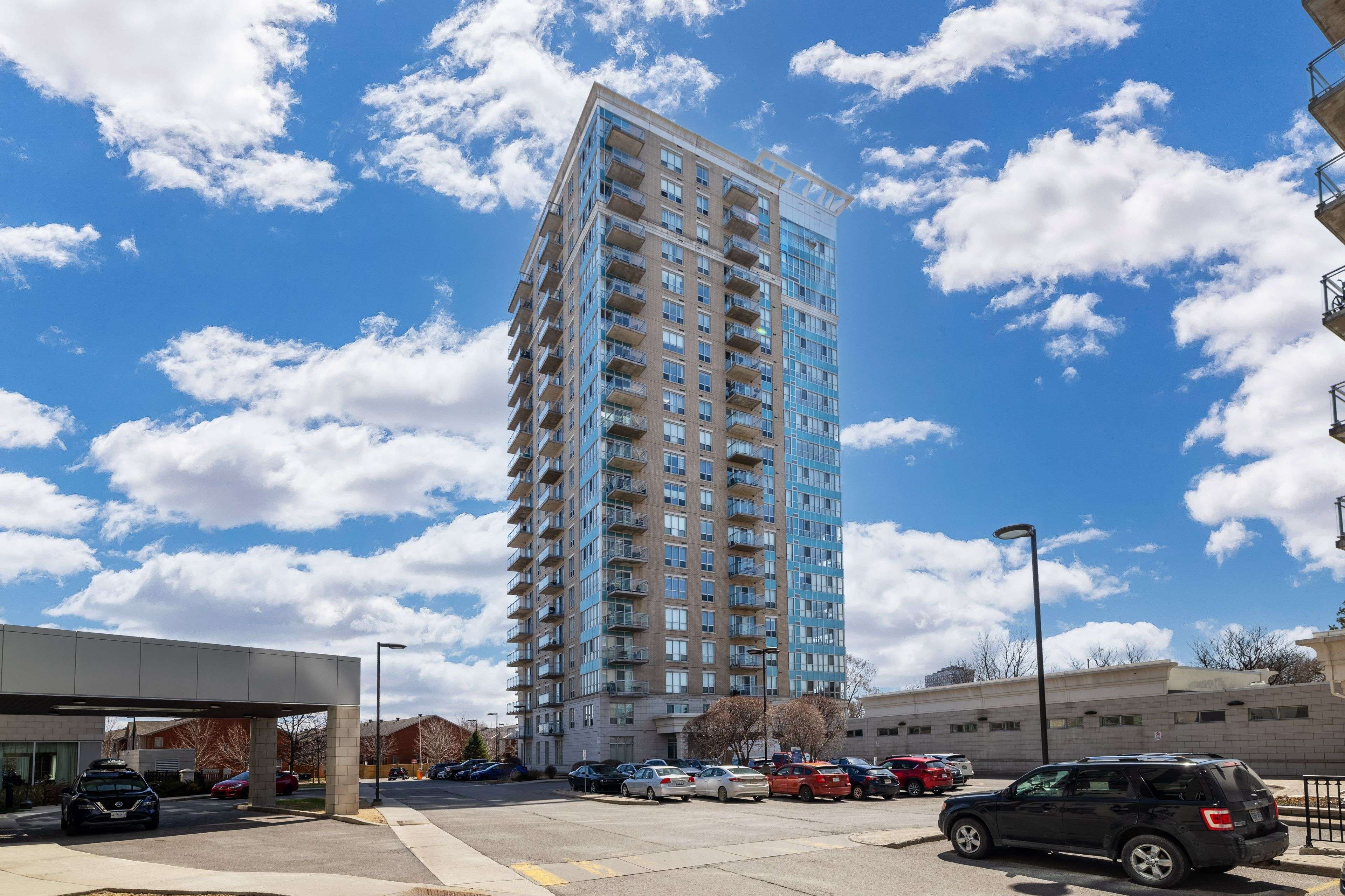 Vanier And Kingsview Park, ON K1L 0A9,90 Landry ST #1304
