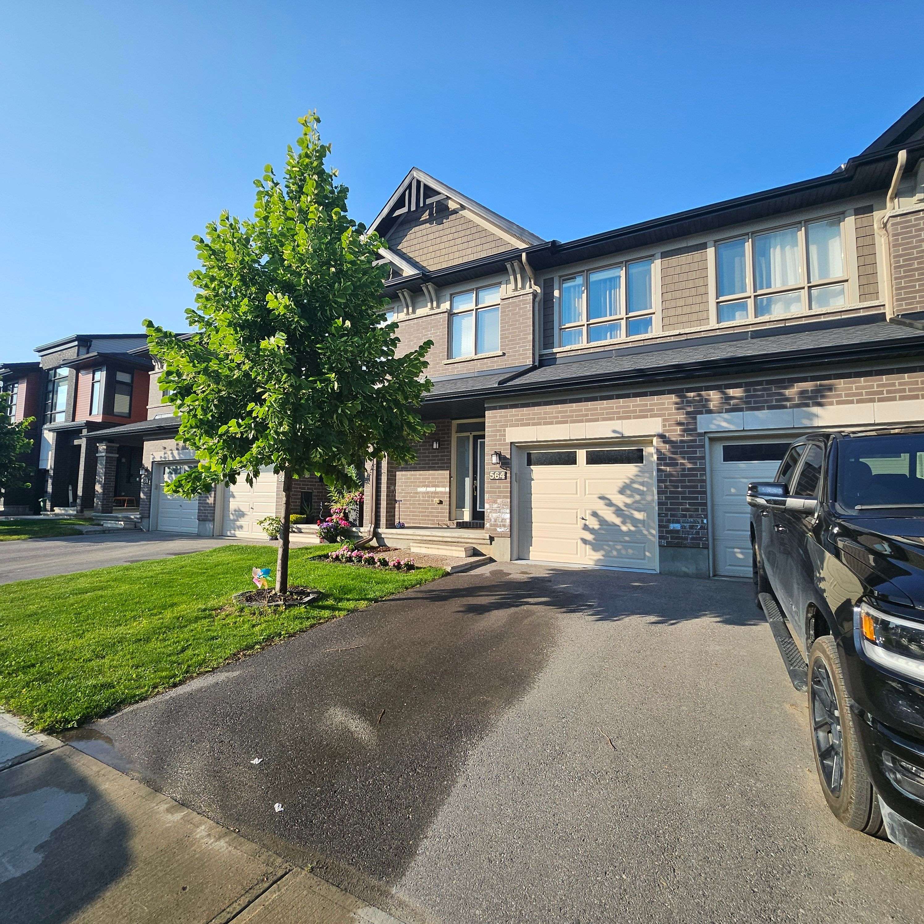 Kanata, ON K2V 0M5,564 TRIANGLE ST