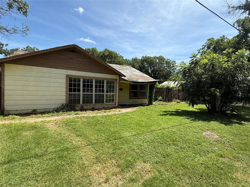 De Leon, TX 76444,401 E Labadie Avenue