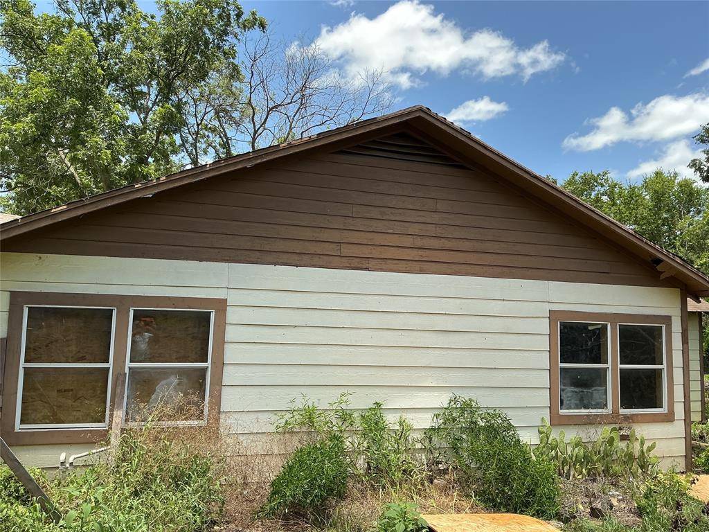 De Leon, TX 76444,401 E Labadie Avenue