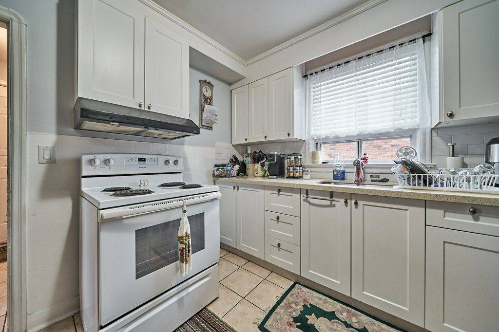Oshawa, ON L1H 5Z7,202 Cadillac AVE S