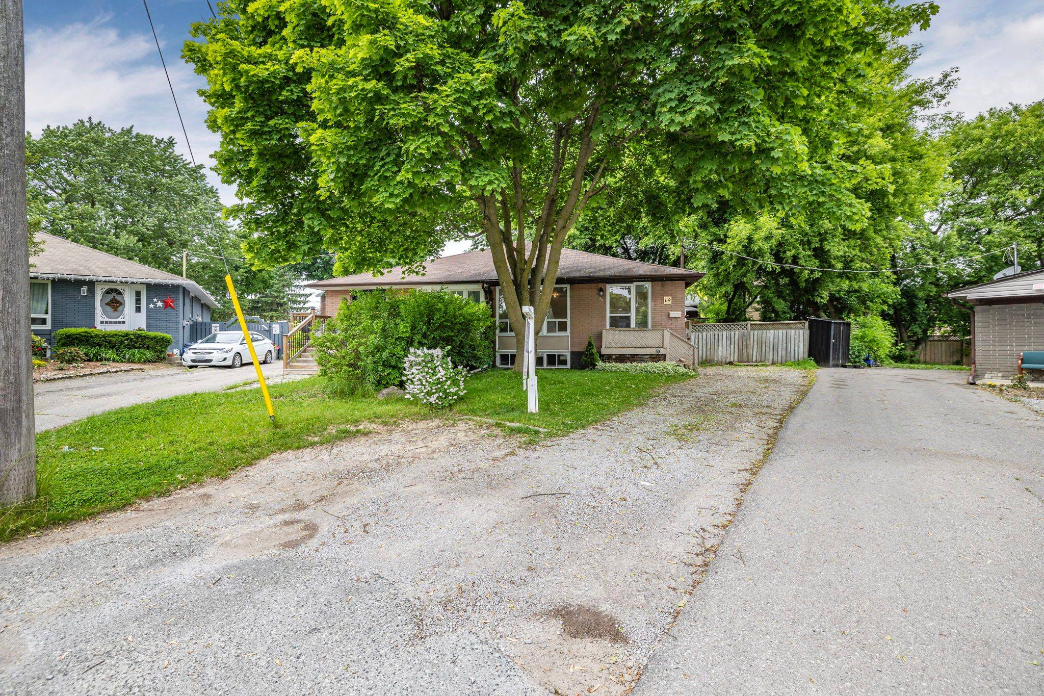 Newmarket, ON L3Y 2W7,69 Marlin CT