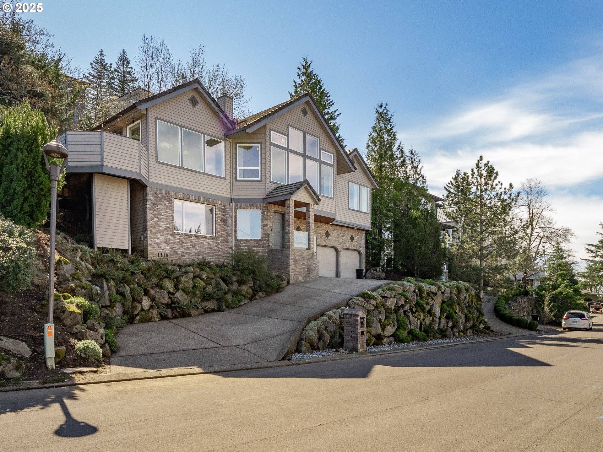 Lake Oswego, OR 97035,94 GARIBALDI ST