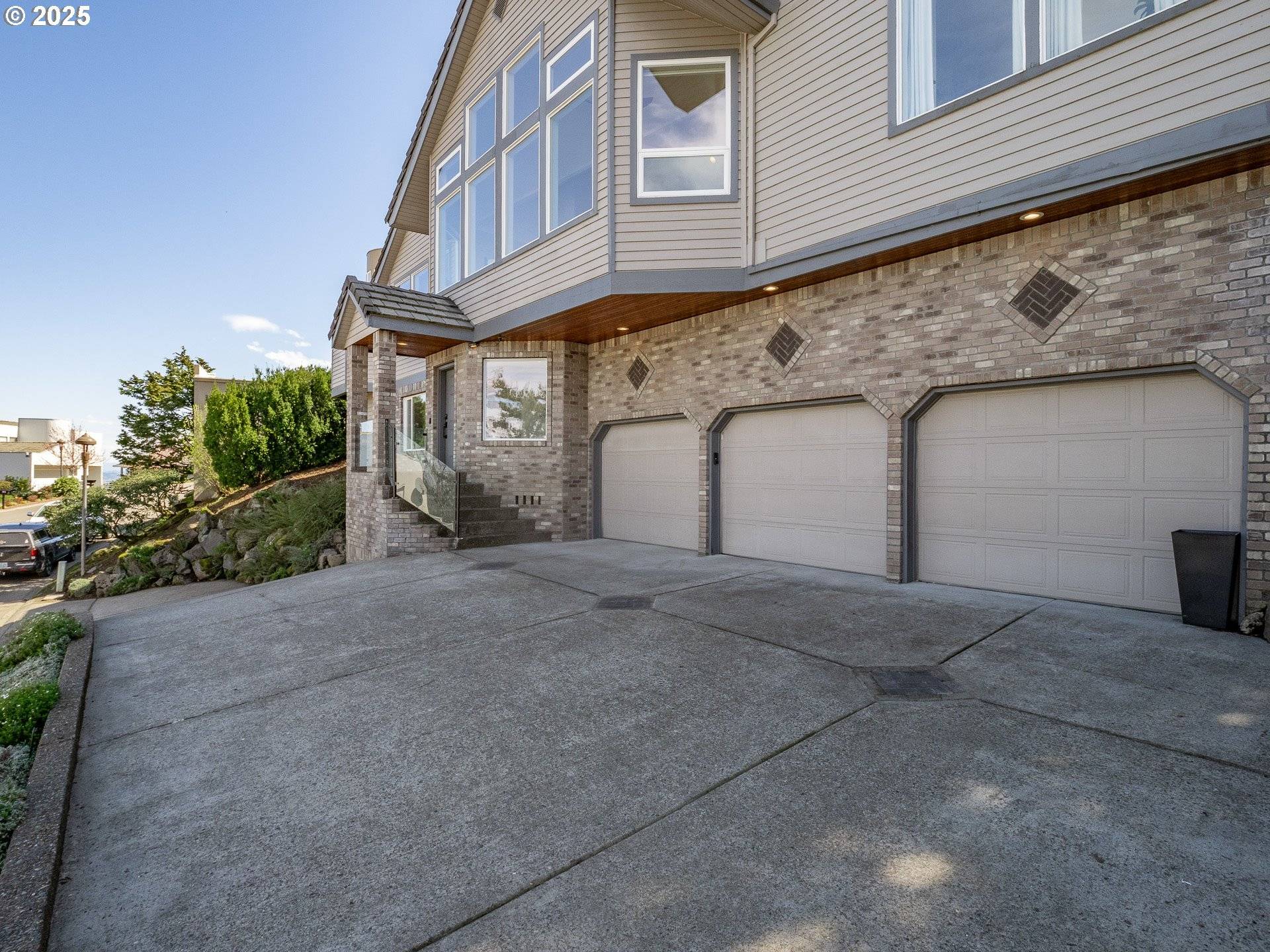 Lake Oswego, OR 97035,94 GARIBALDI ST