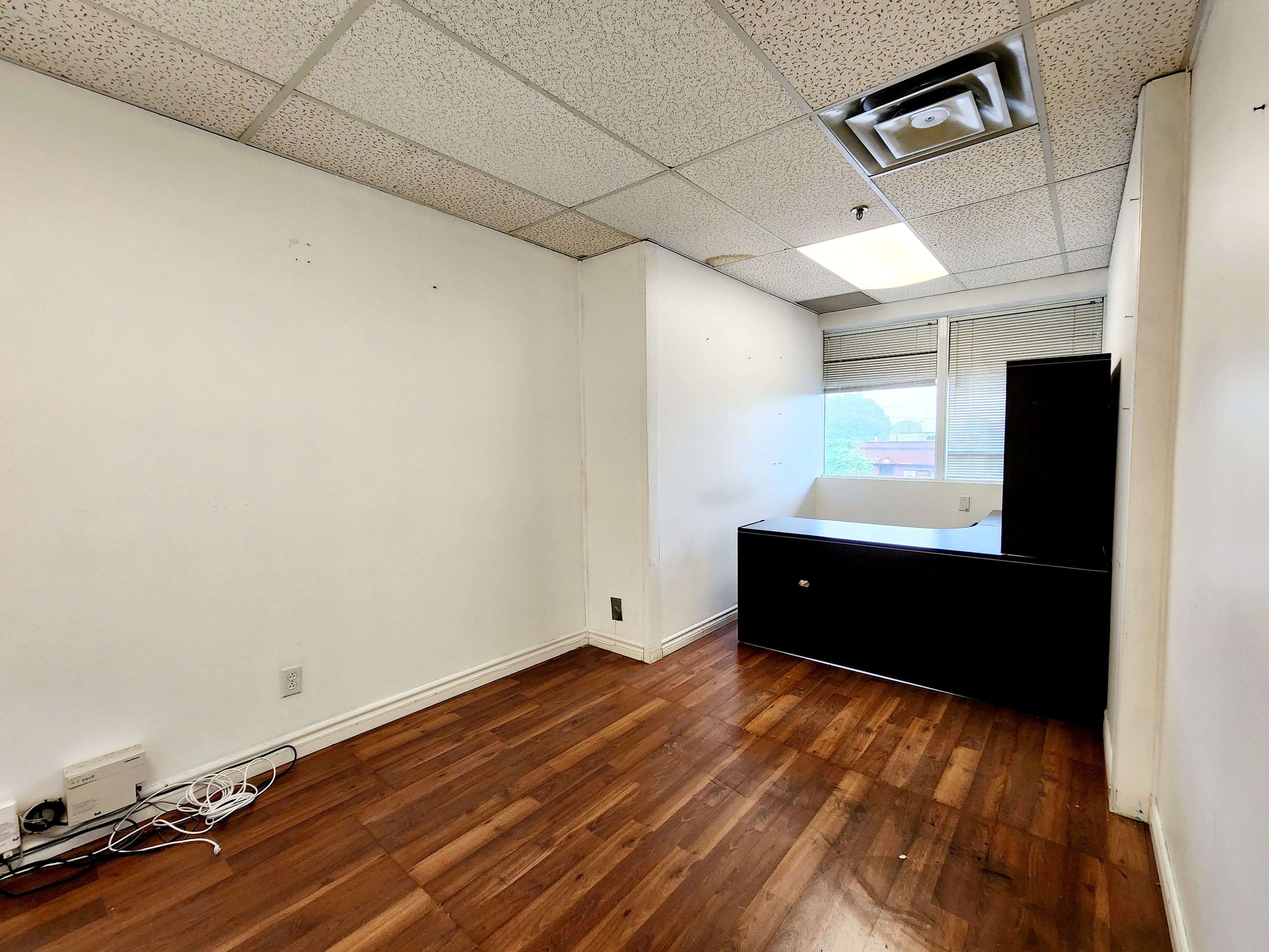 Toronto W10, ON M9W 3X8,2428 Islington AVE #201B