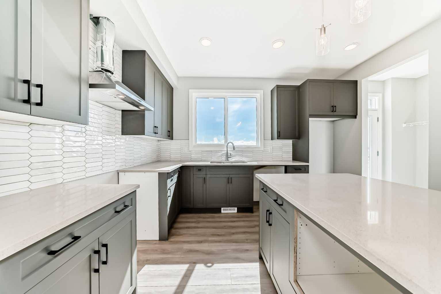 Calgary, AB T3S 0P2,64 Bartlett WAY SE