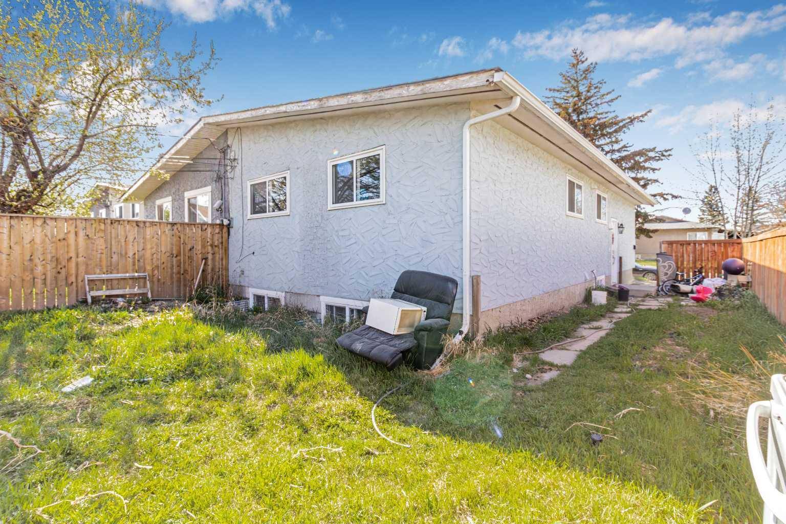 Calgary, AB T2A 3N9,183 Penbrooke Close SE