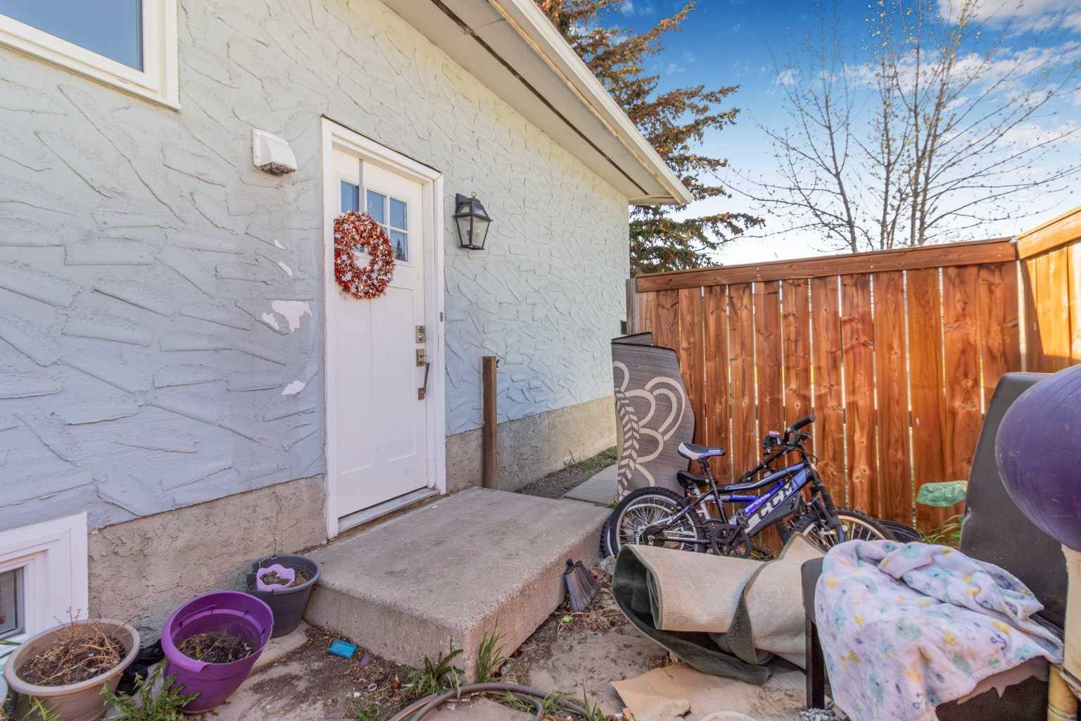 Calgary, AB T2A 3N9,183 Penbrooke Close SE