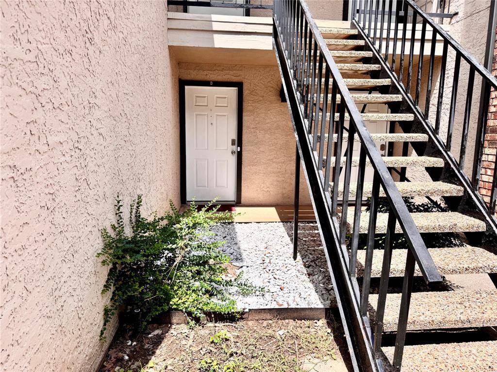 Hurst, TX 76054,813 W Harwood Road #D