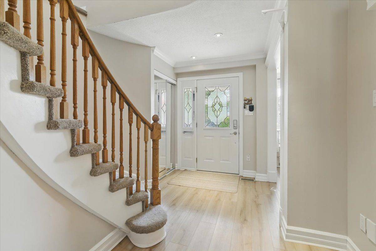 Pickering, ON L1W 3K6,653 Cowan CIR