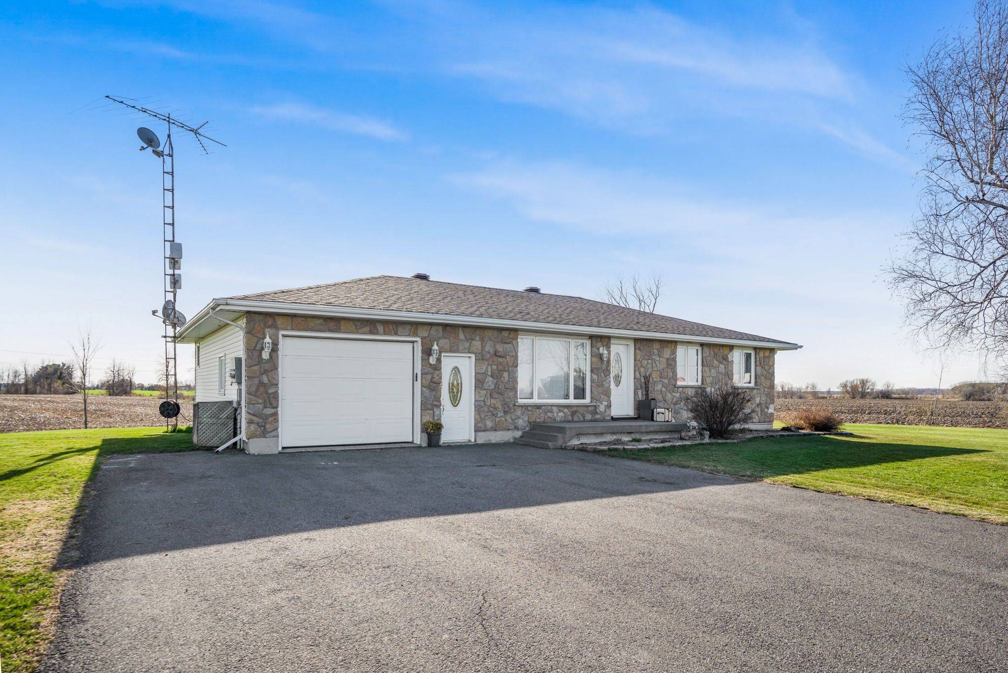 Russell, ON K0A 1W0,1688 Ste-Marie RD