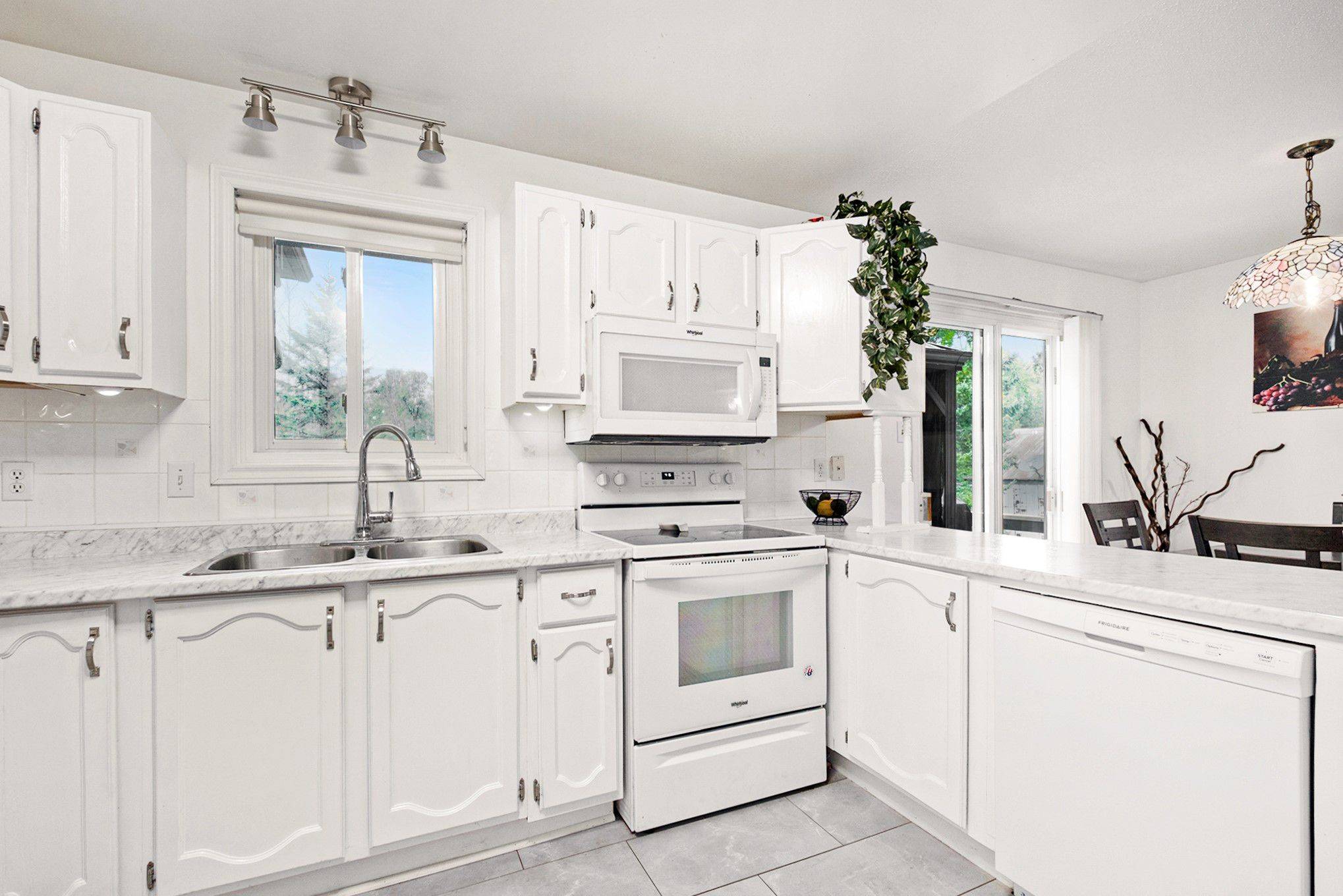 South Dundas, ON L3B 5N6,13065 Riverside DR