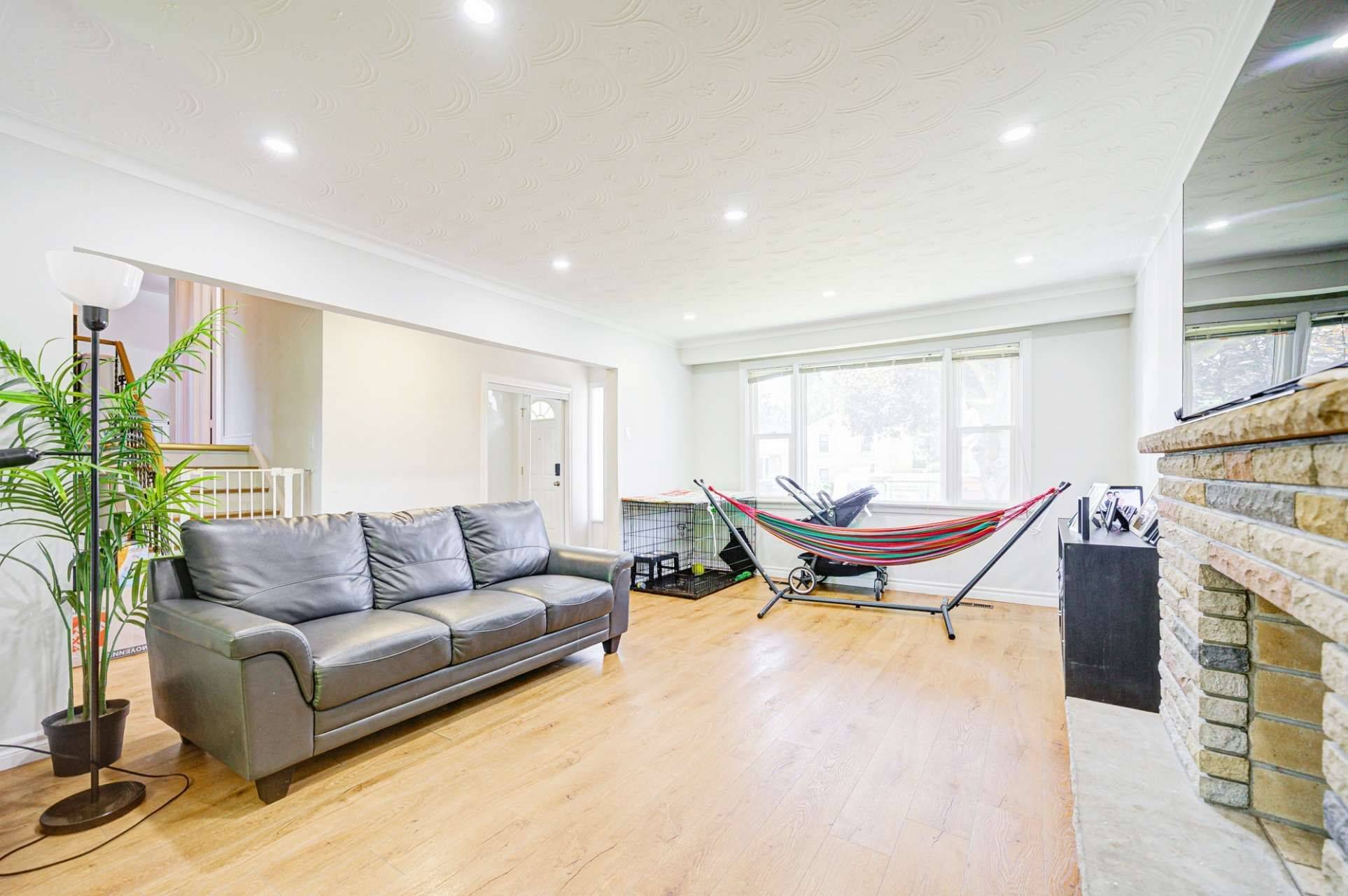 Toronto C07, ON M2M 1H1,125 Connaught AVE