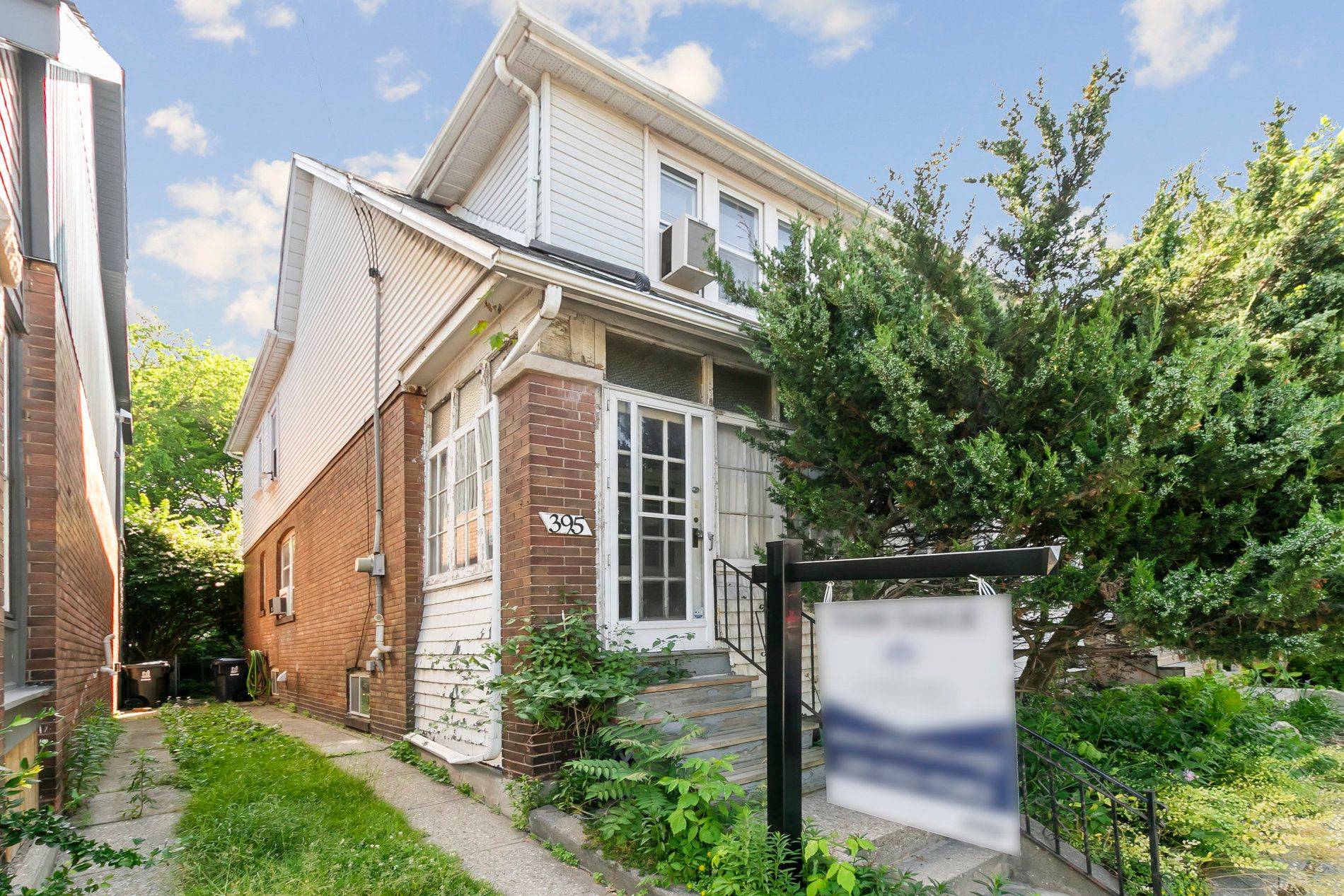 Toronto E02, ON M4L 3P7,395 Woodbine AVE