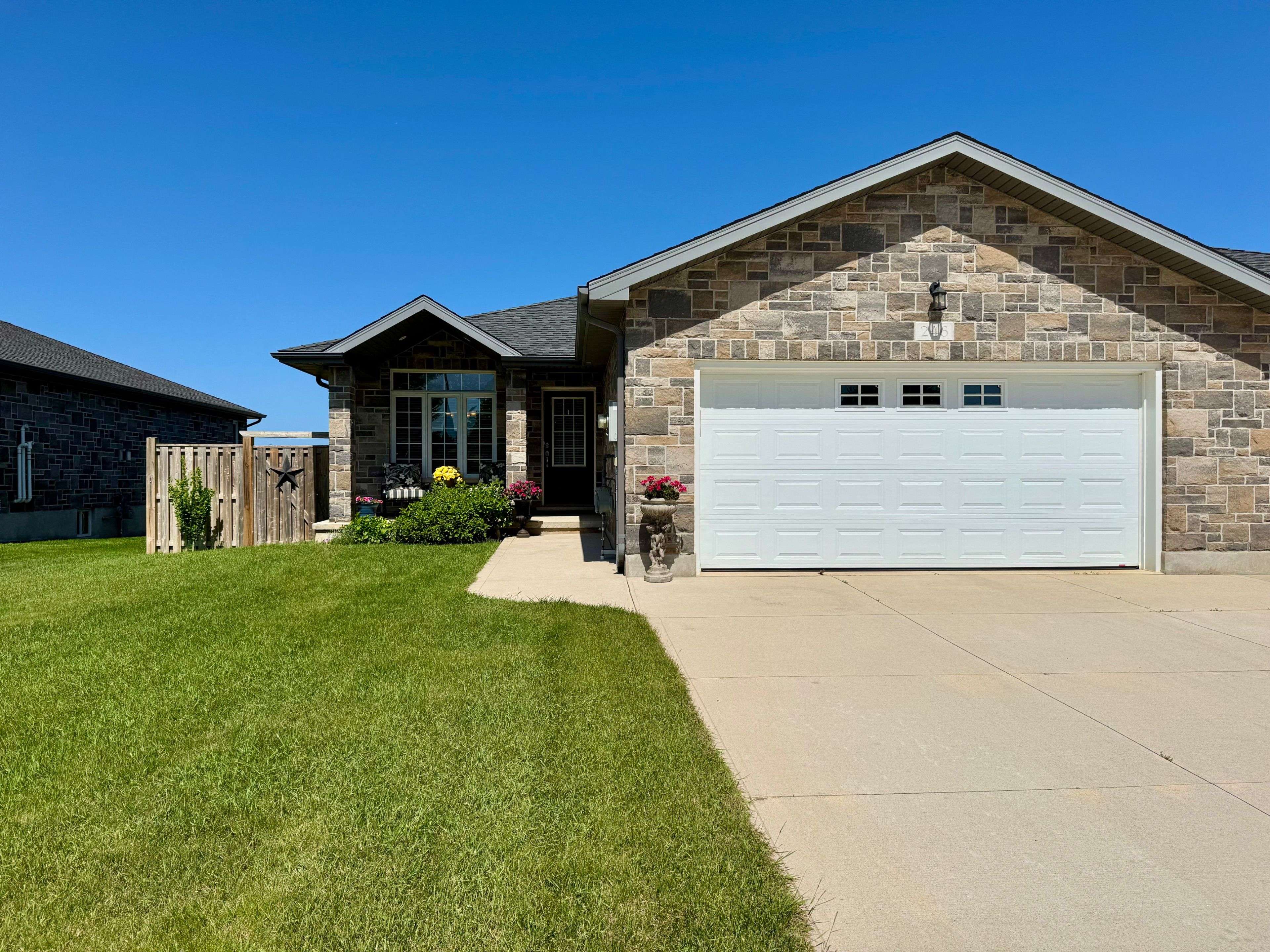 Saugeen Shores, ON N0H 2C1,246 Stickel ST