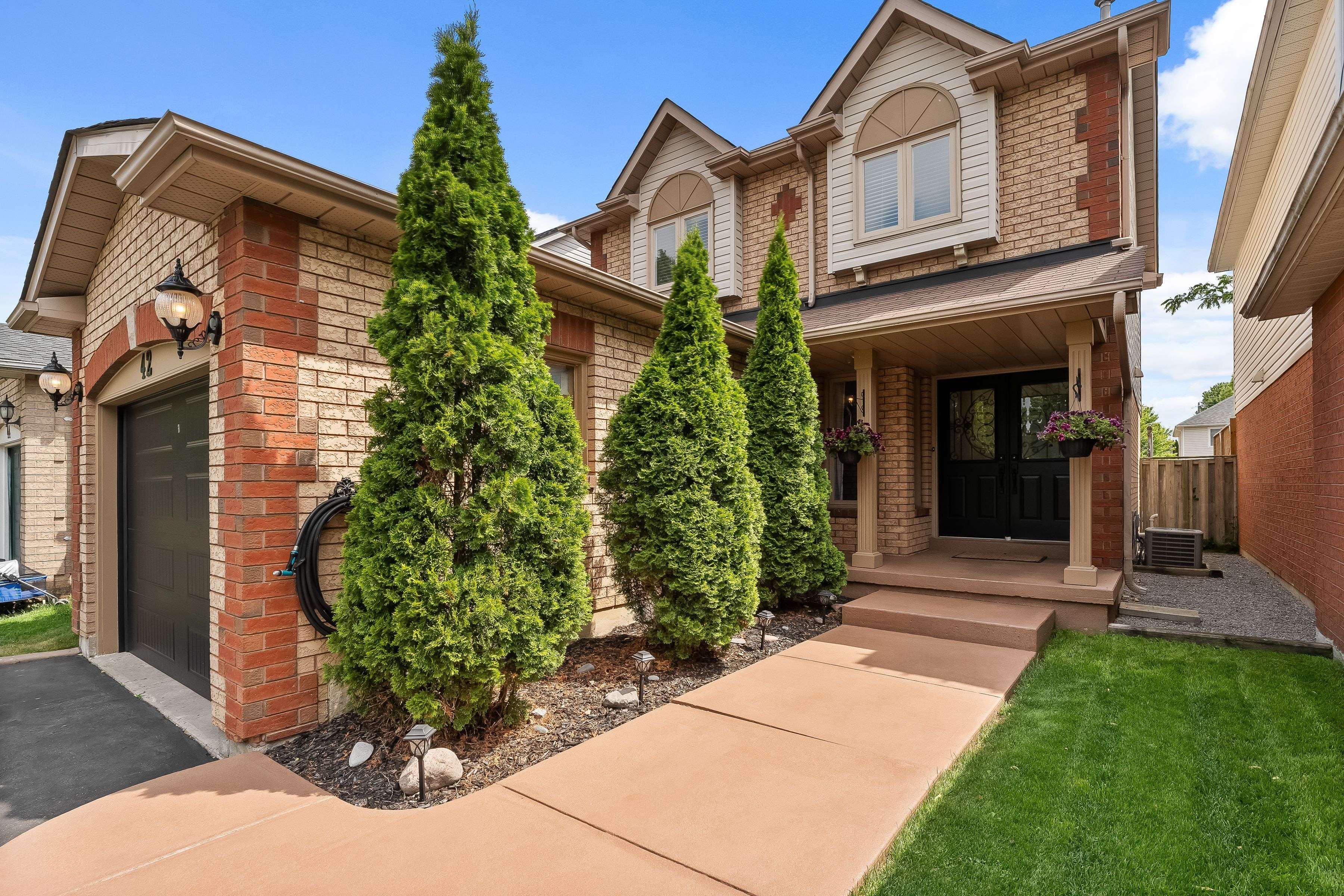 Clarington, ON L1C 2H5,42 Mann ST