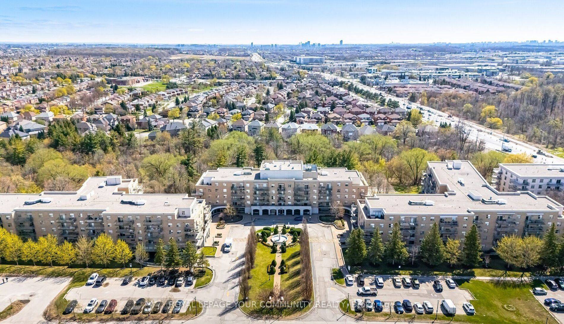 Vaughan, ON L4K 5N6,2502 Rutherford RD #112