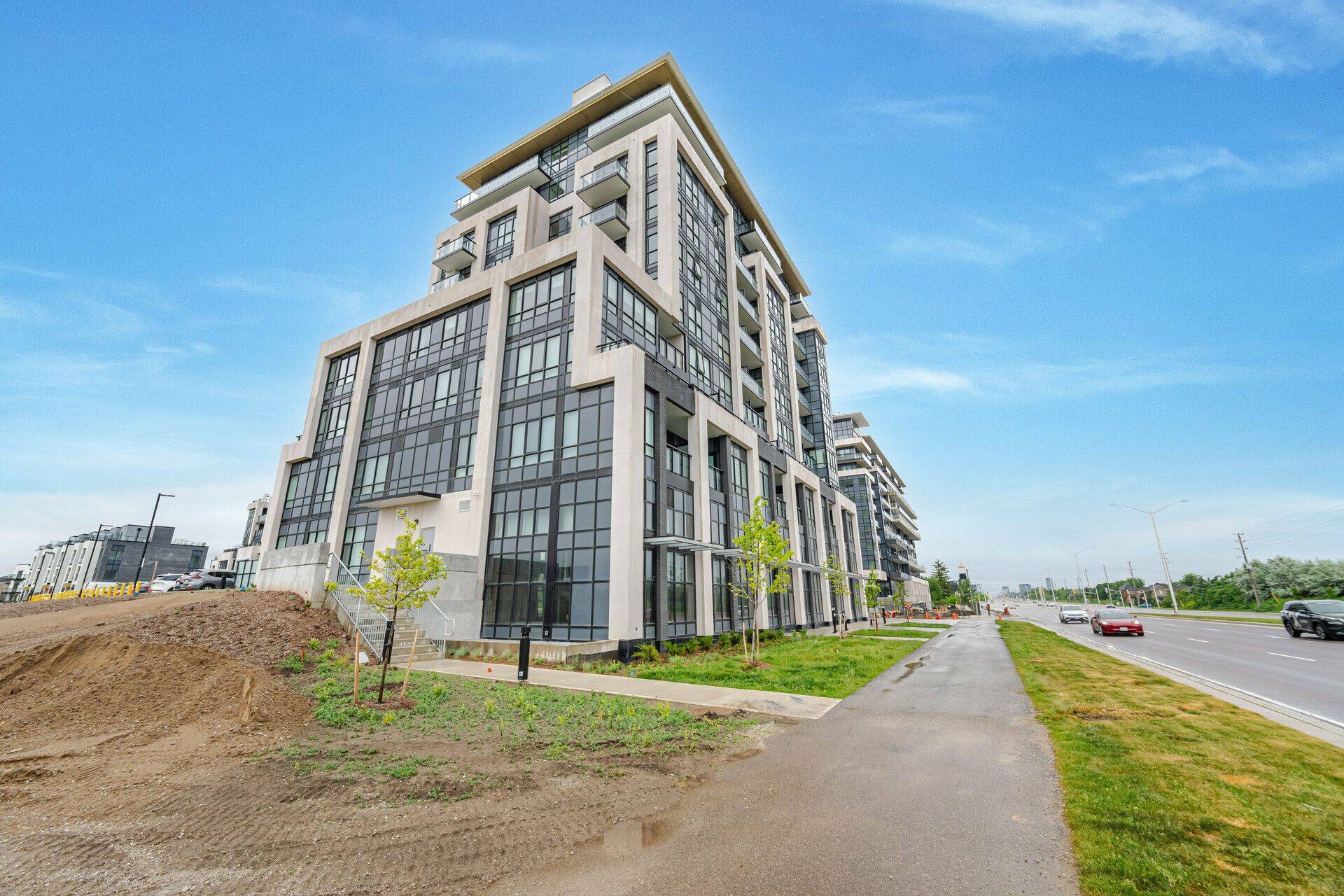 Oakville, ON L6M 5P9,405 Dundas ST W #335