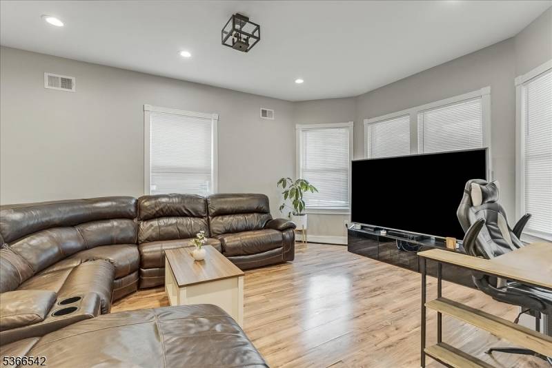 Montclair Twp., NJ 07042,55 Elm St