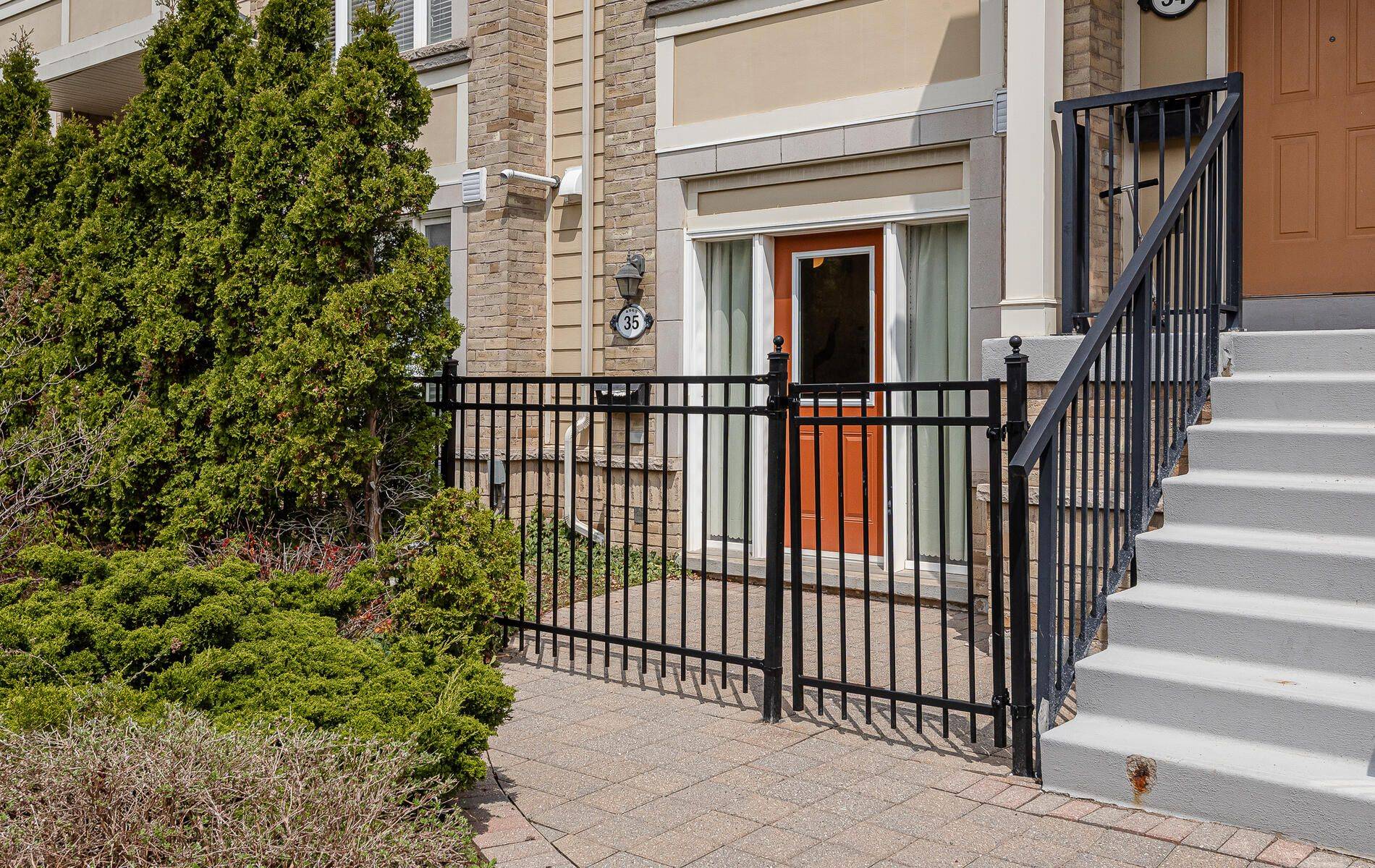 Mississauga, ON L5M 8C8,4965 Southampton DR #35