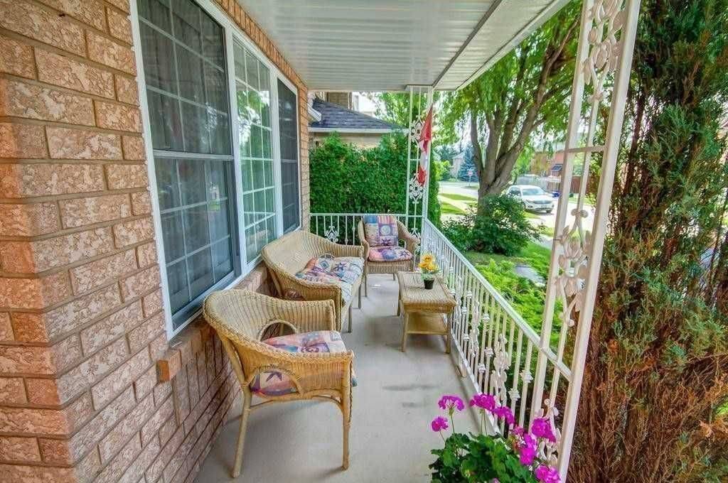Oakville, ON L6M 3X9,2241 Oakhaven DR
