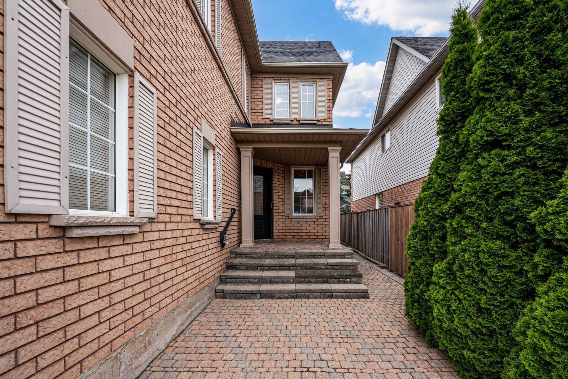 Mississauga, ON L5M 6E5,2374 Bankside DR