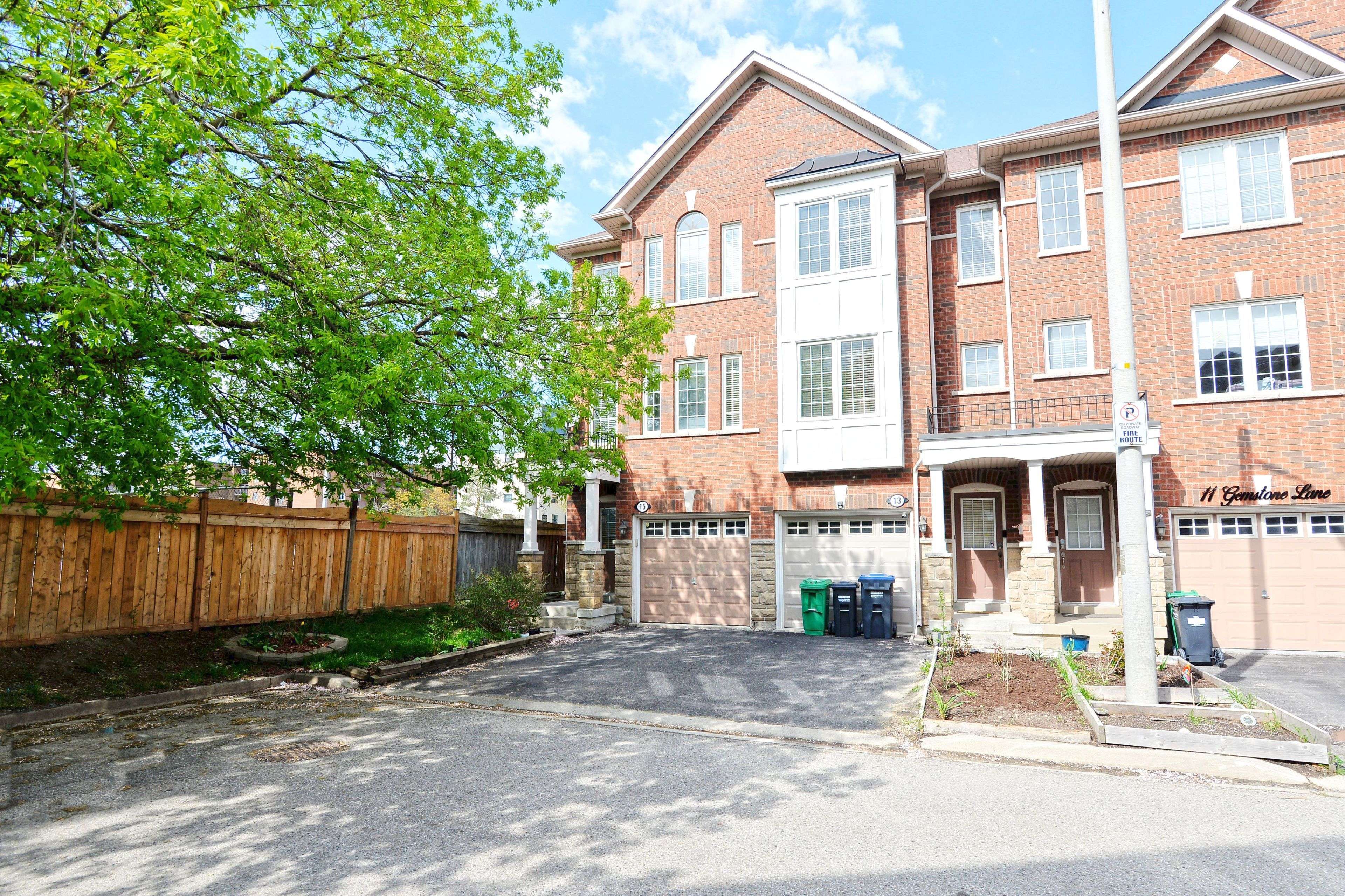 Brampton, ON L6X 0H1,15 Gemstone LN