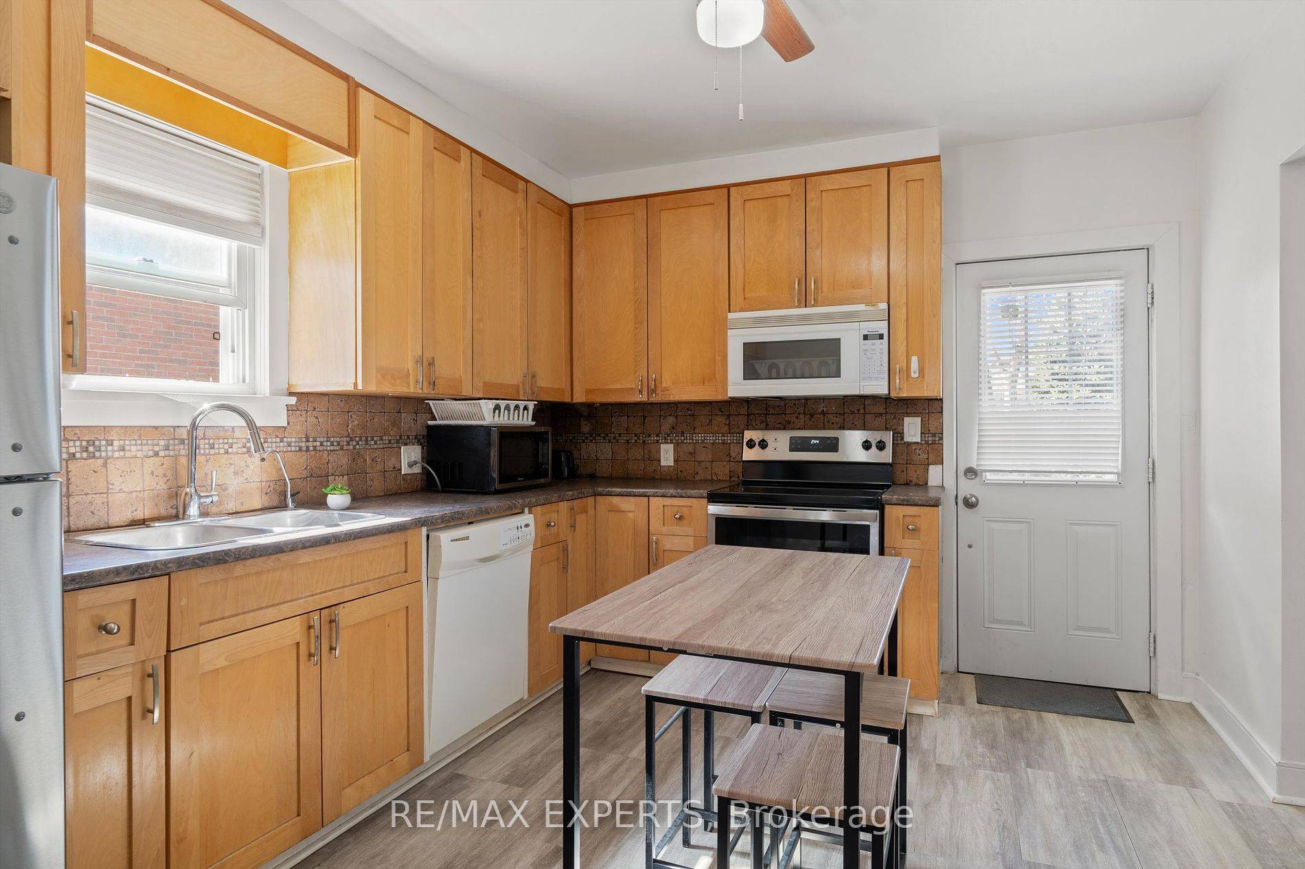 Niagara Falls, ON L2E 3S4,5451 Ontario AVE