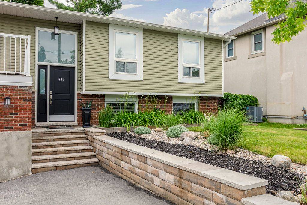 Mooneys Bay - Carleton Heights And Area, ON K2C 1X8,1645 Fisher AVE