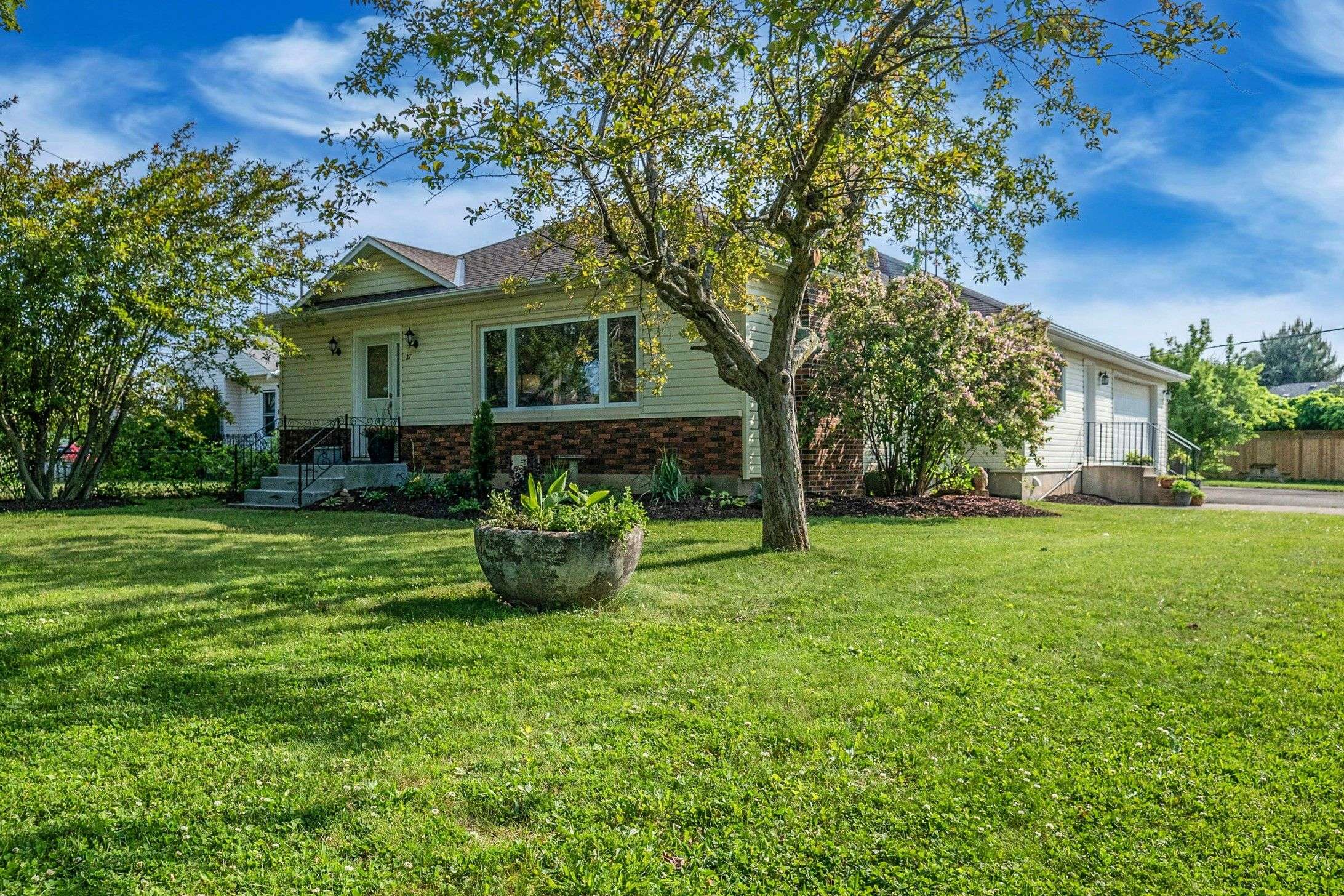 St. Catharines, ON L2N 3N1,27 Woodbine AVE