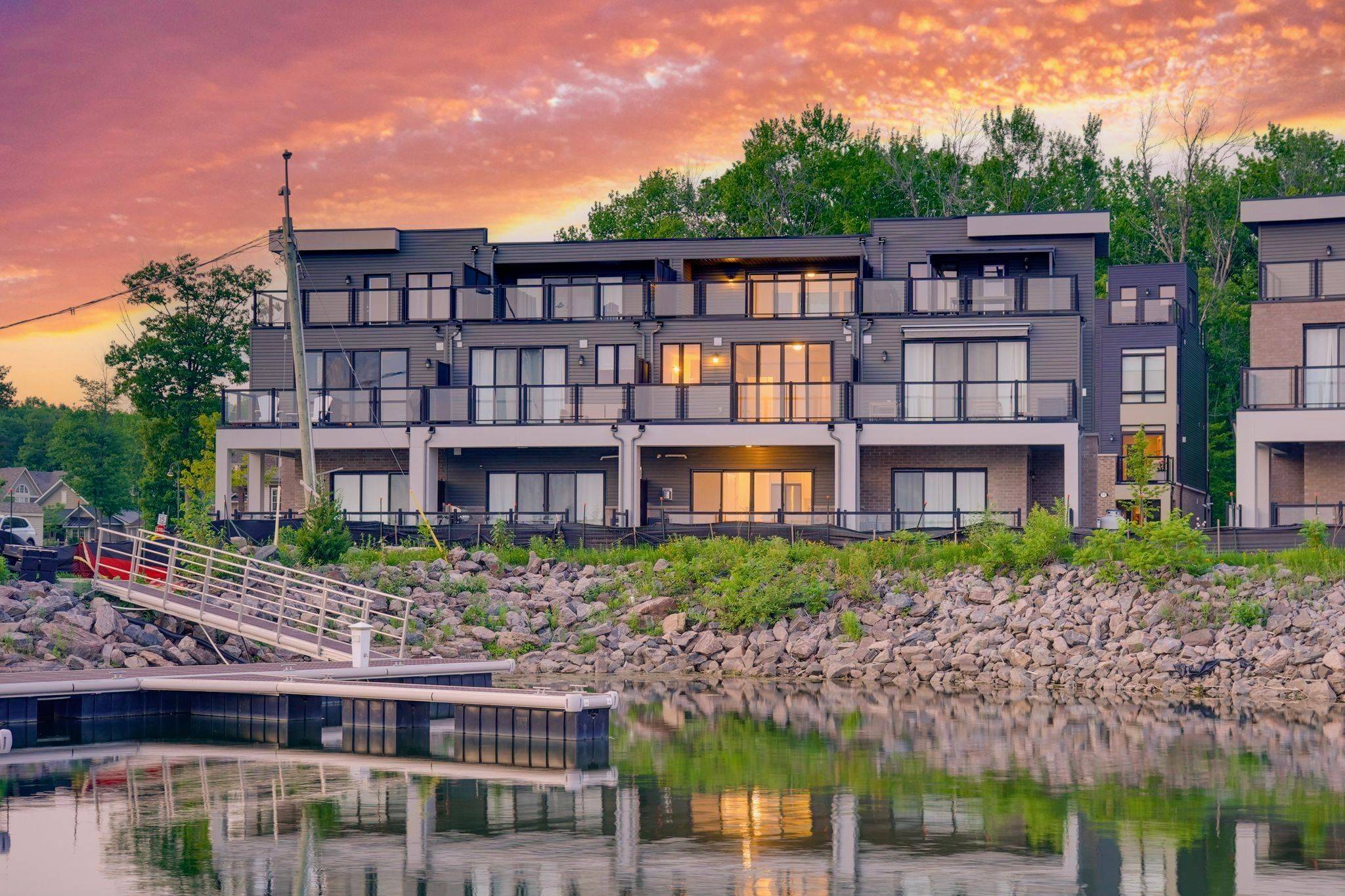 Georgian Bay, ON L0K 1S0,74 Marina Village DR