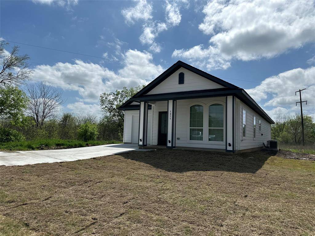 Ennis, TX 75119,1011 S Preston Street