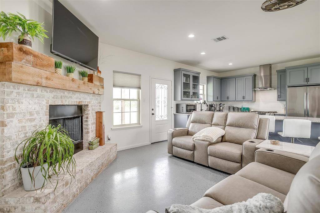 Jacksboro, TX 76458,194 Reeves Road