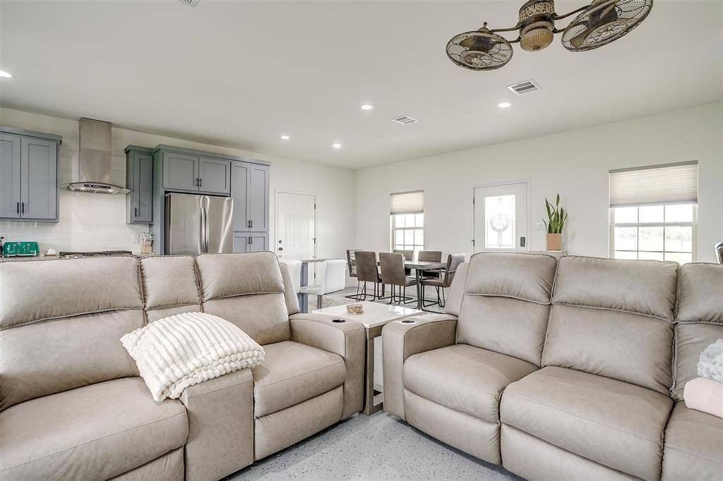 Jacksboro, TX 76458,194 Reeves Road