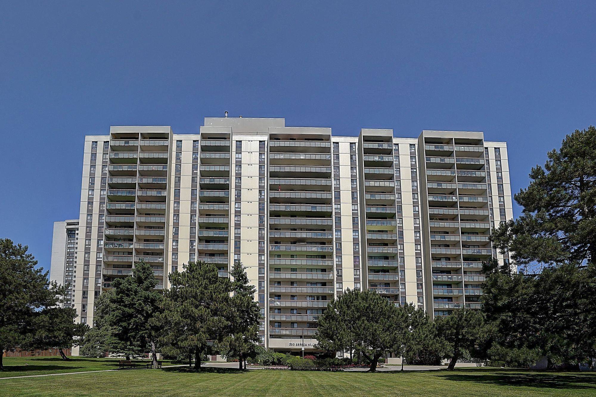 Toronto C15, ON M2J 4S7,350 Seneca Hill DR #1605