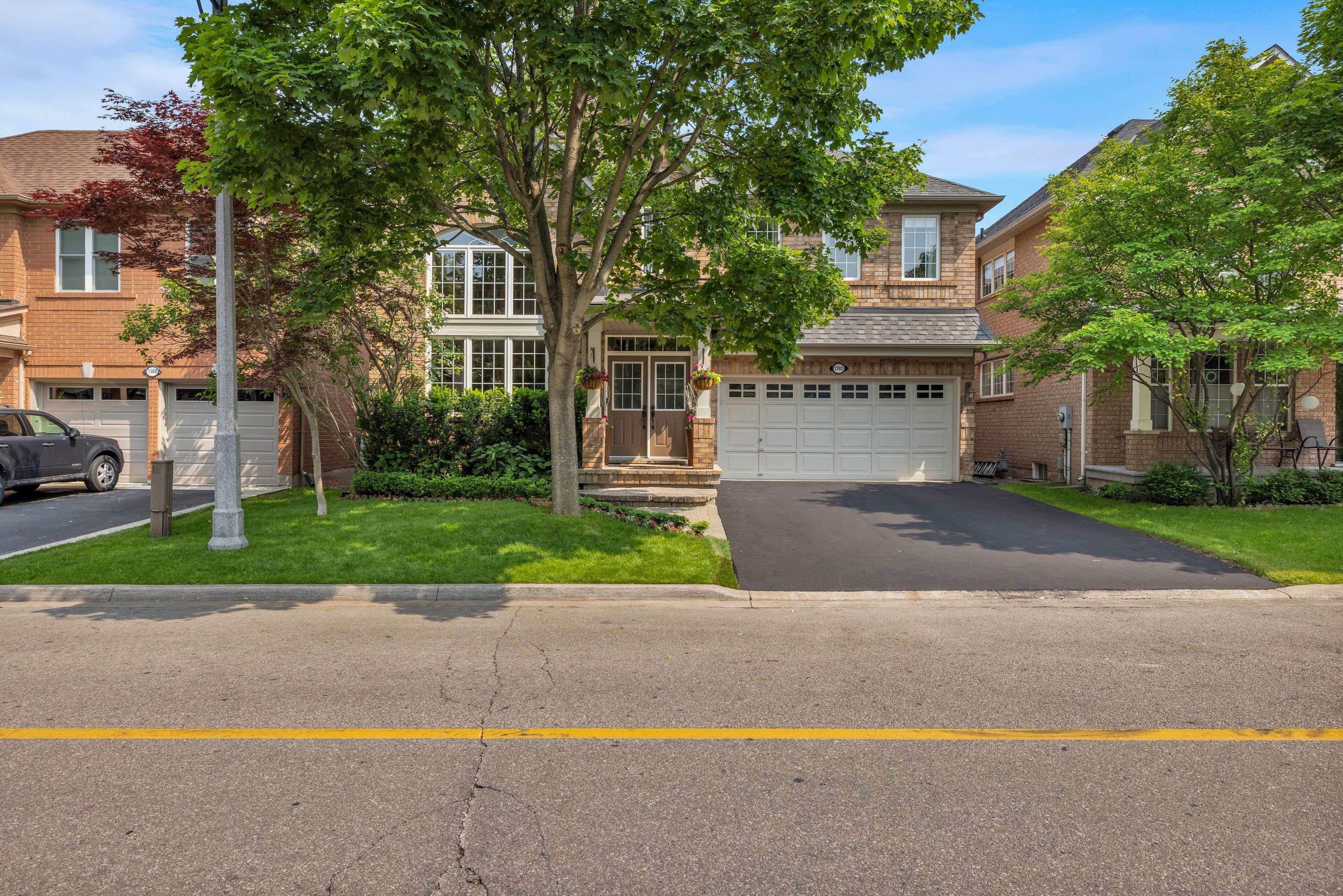 Oakville, ON L6M 3Z1,1392 Pinecliff RD