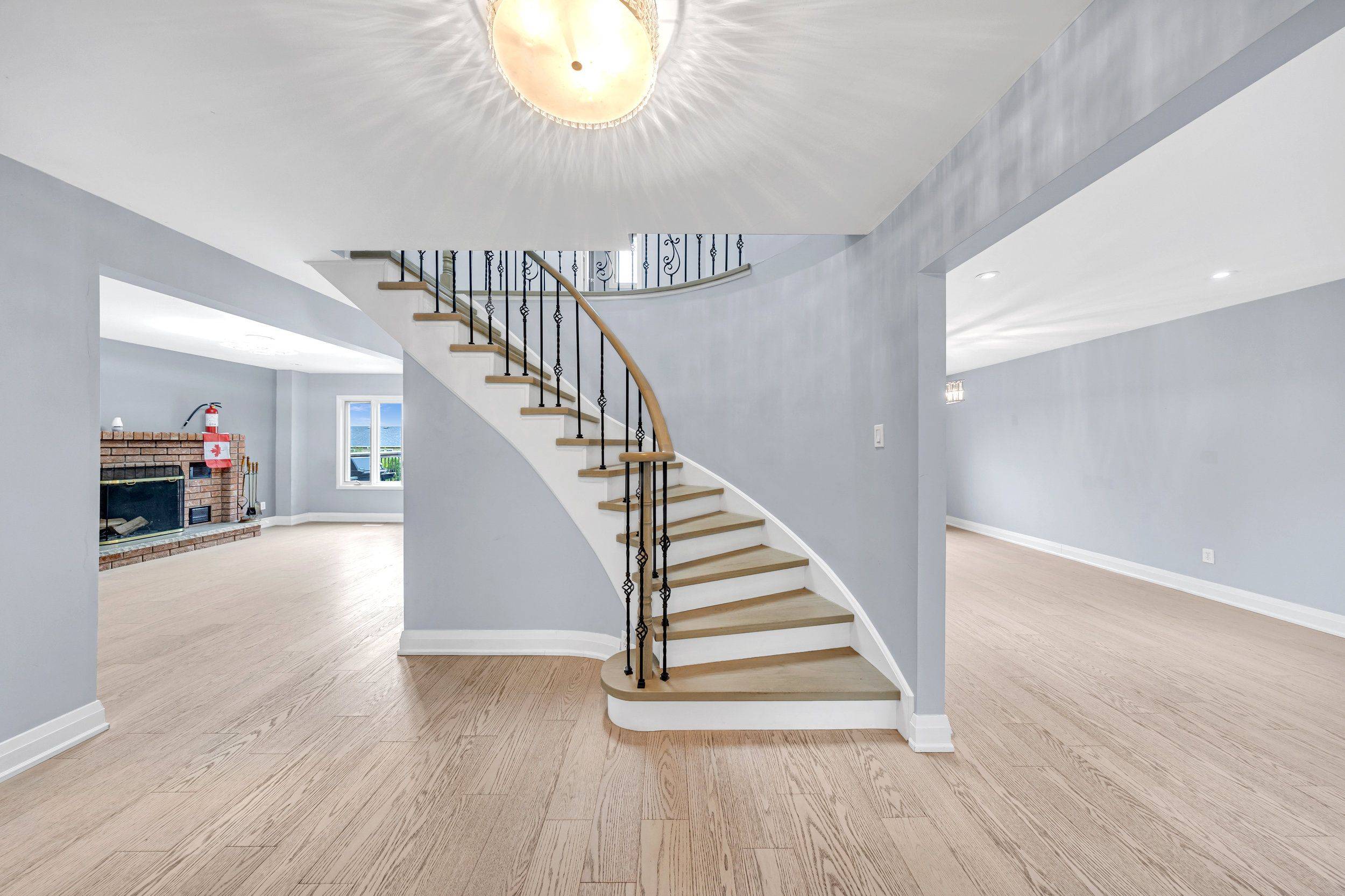 Whitby, ON L1N 6B8,141 Hialeah CRES #Upper
