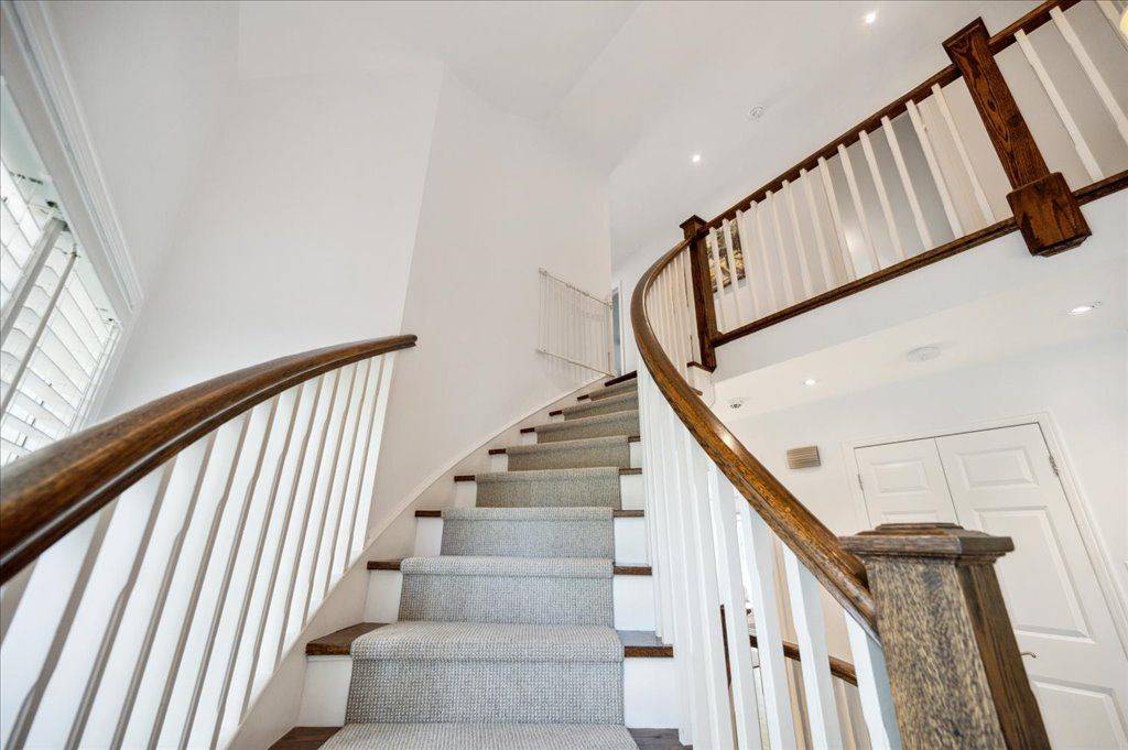 Oakville, ON L6J 4P2,234 Cardinal DR
