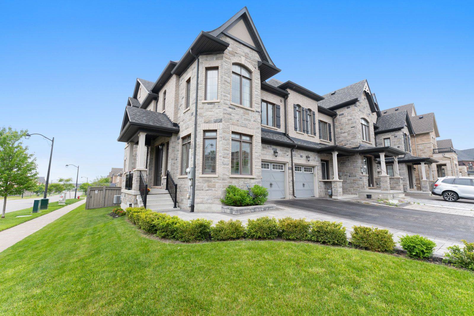 Aurora, ON L4G 1A6,312 Roy Harper AVE