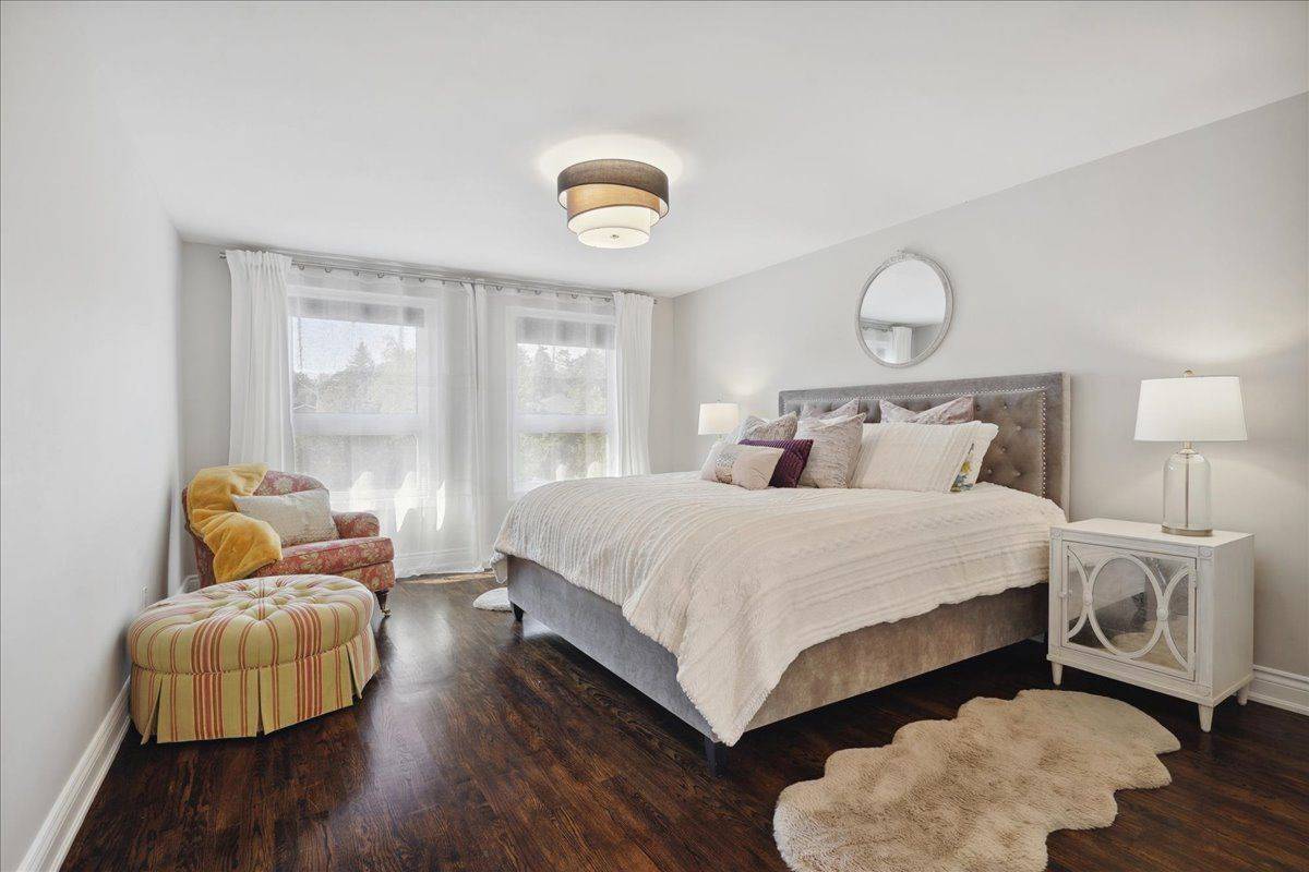 Mississauga, ON L5C 2X9,1141 Vicki LN