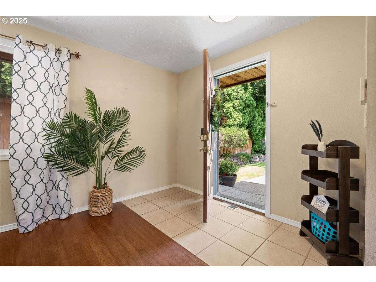 Oregon City, OR 97045,526 LOGUS ST