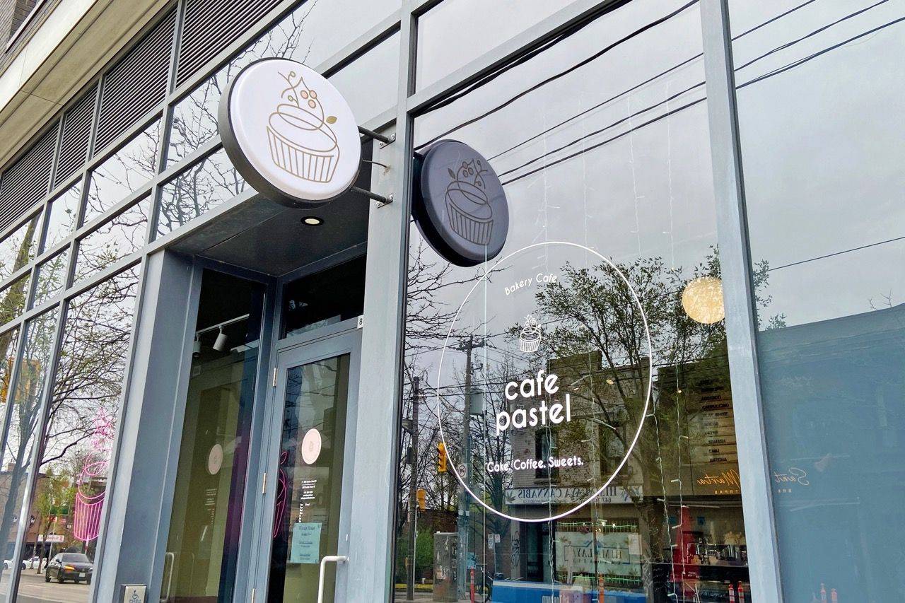 Toronto C01, ON M6J 1V5,862 Dundas ST W